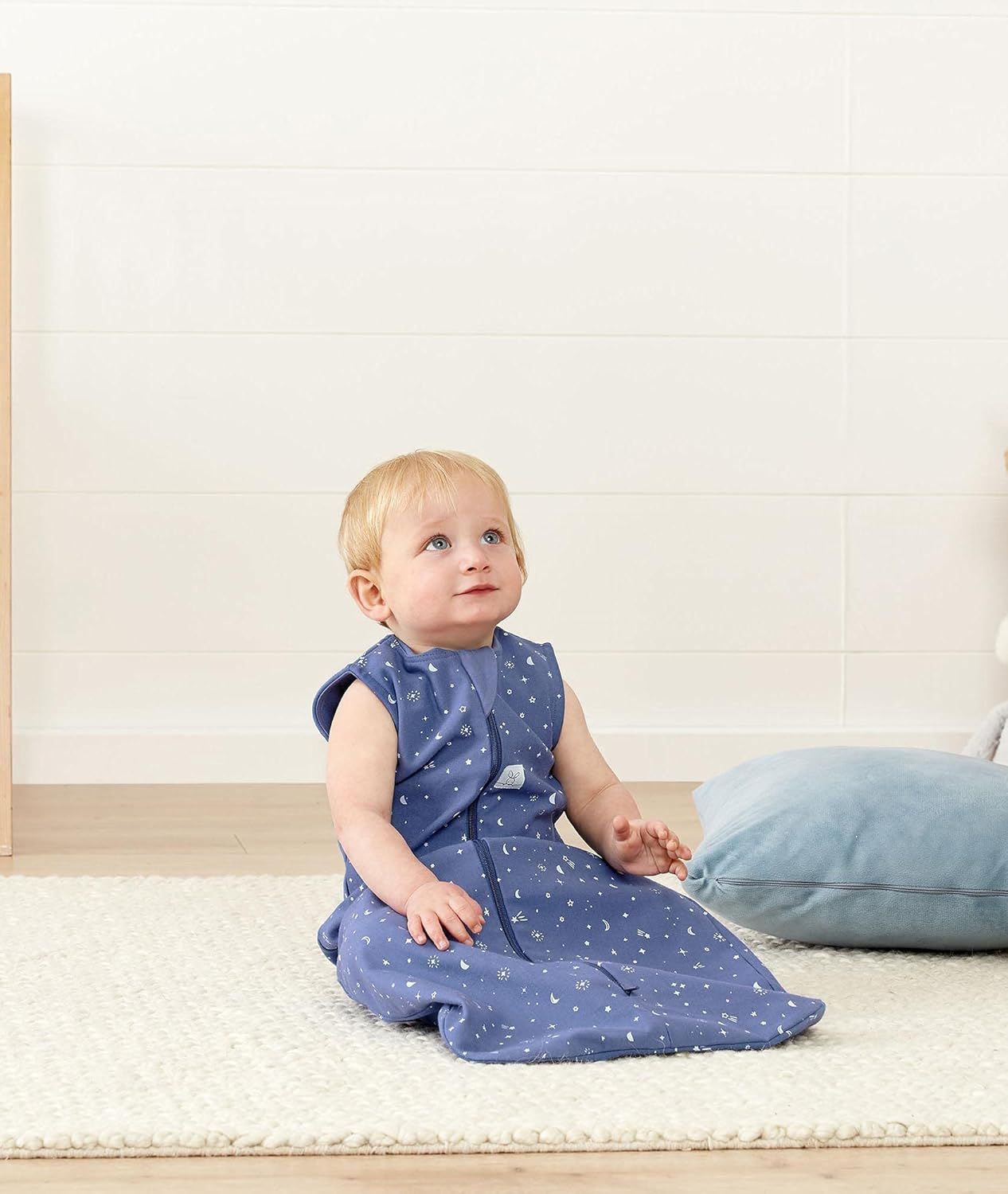 Ergopouch 1.0 TOG Sleeping Bag, 3-12 Months, Night Sky Print &ndash; Organic Jersey Cotton, Sleeveless, Arms-Out Design, All-Season Comfort, Ideal for Room Temperatures (20&ndash;24&deg;C) image number 3