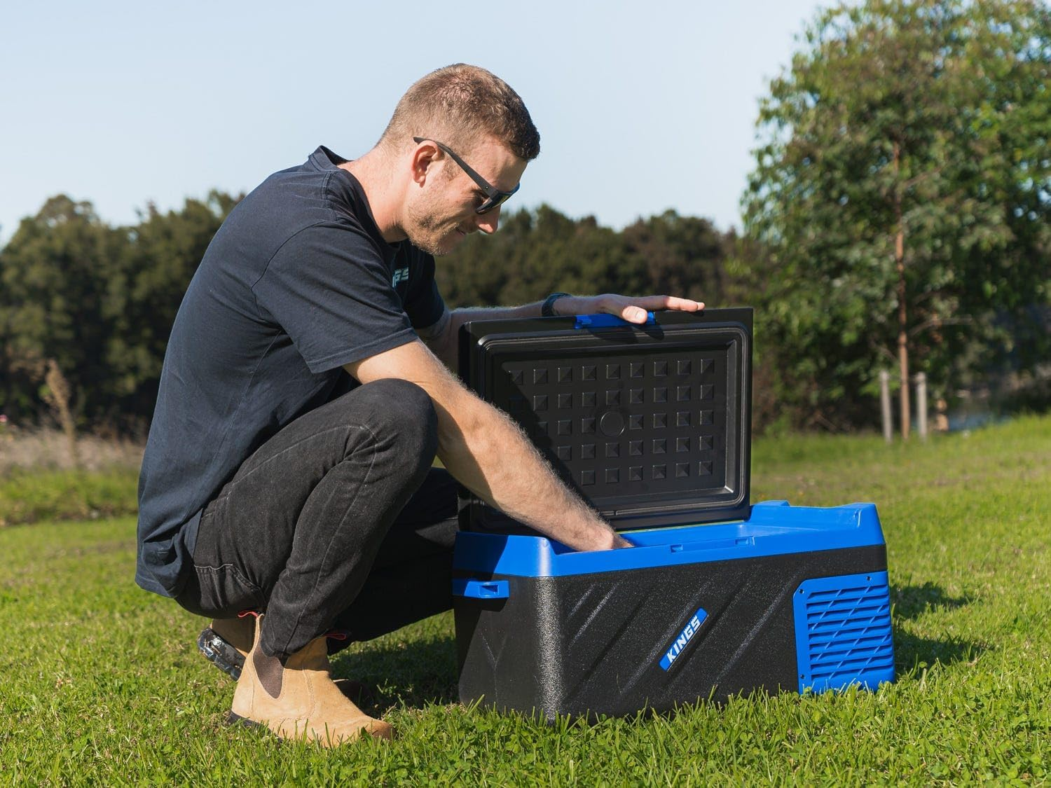 Adventure Kings Escape 20 Portable Camping Fridge/Freezer + Fridge Cover image number 3