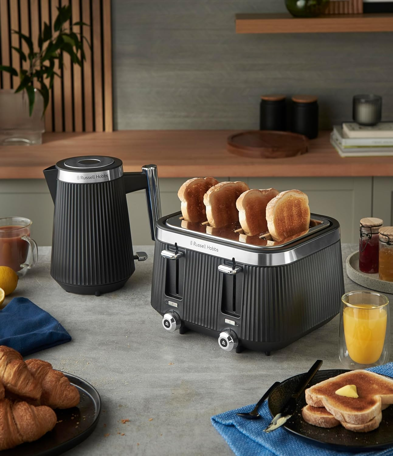 Russell Hobbs Bronte 4 Slice Toaster, RHT2677BLK, Distinctive Design, High Lift for Small Items, Frozen, Reheat and Cancel Settings, Indicator Light, Black image number 3