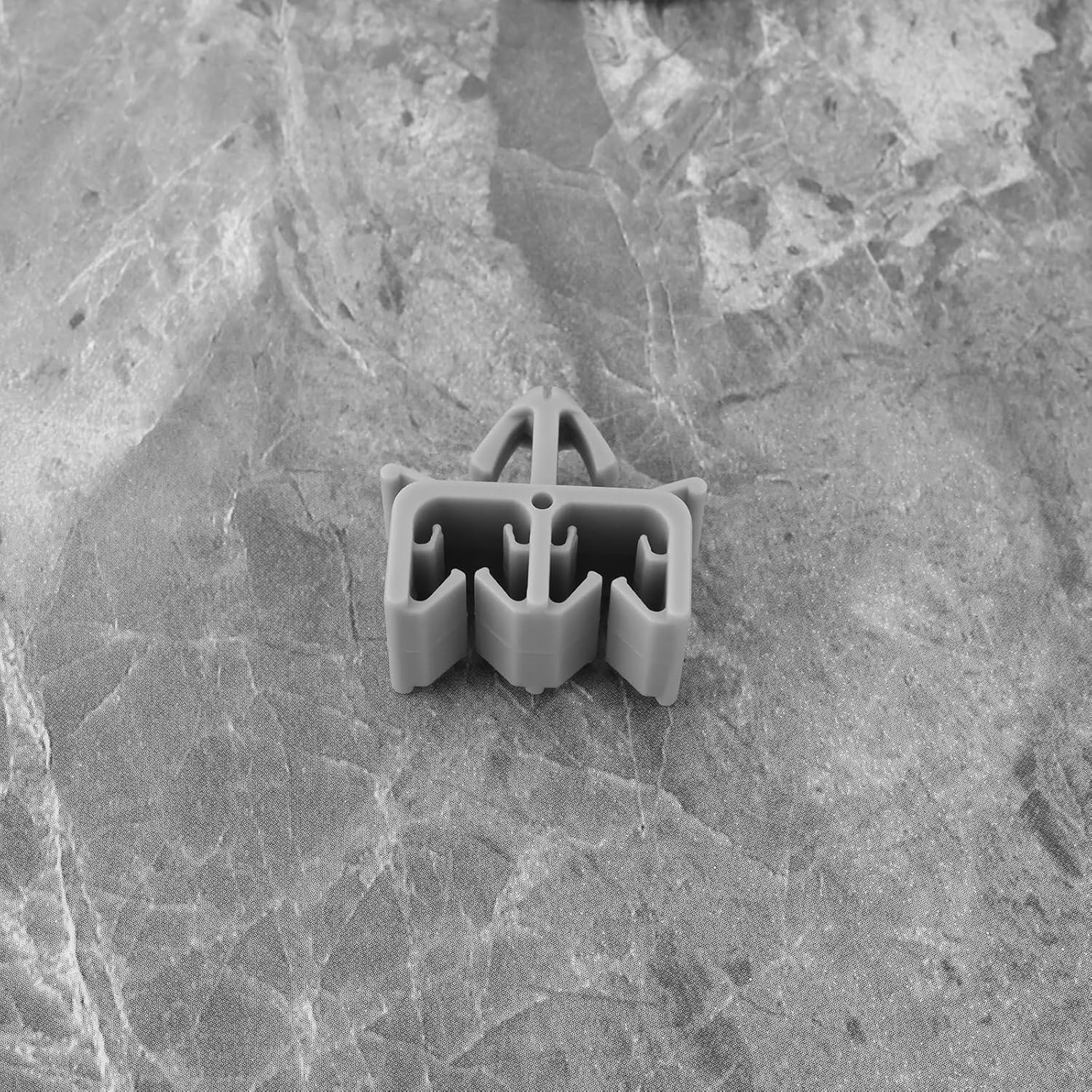 20 Pieces Car Bake Line Retaining Clips 32.5X17Mm Plastic Brake Retaining Line Retaining Clips Compatible with VW Compatible with Toyota image number 1