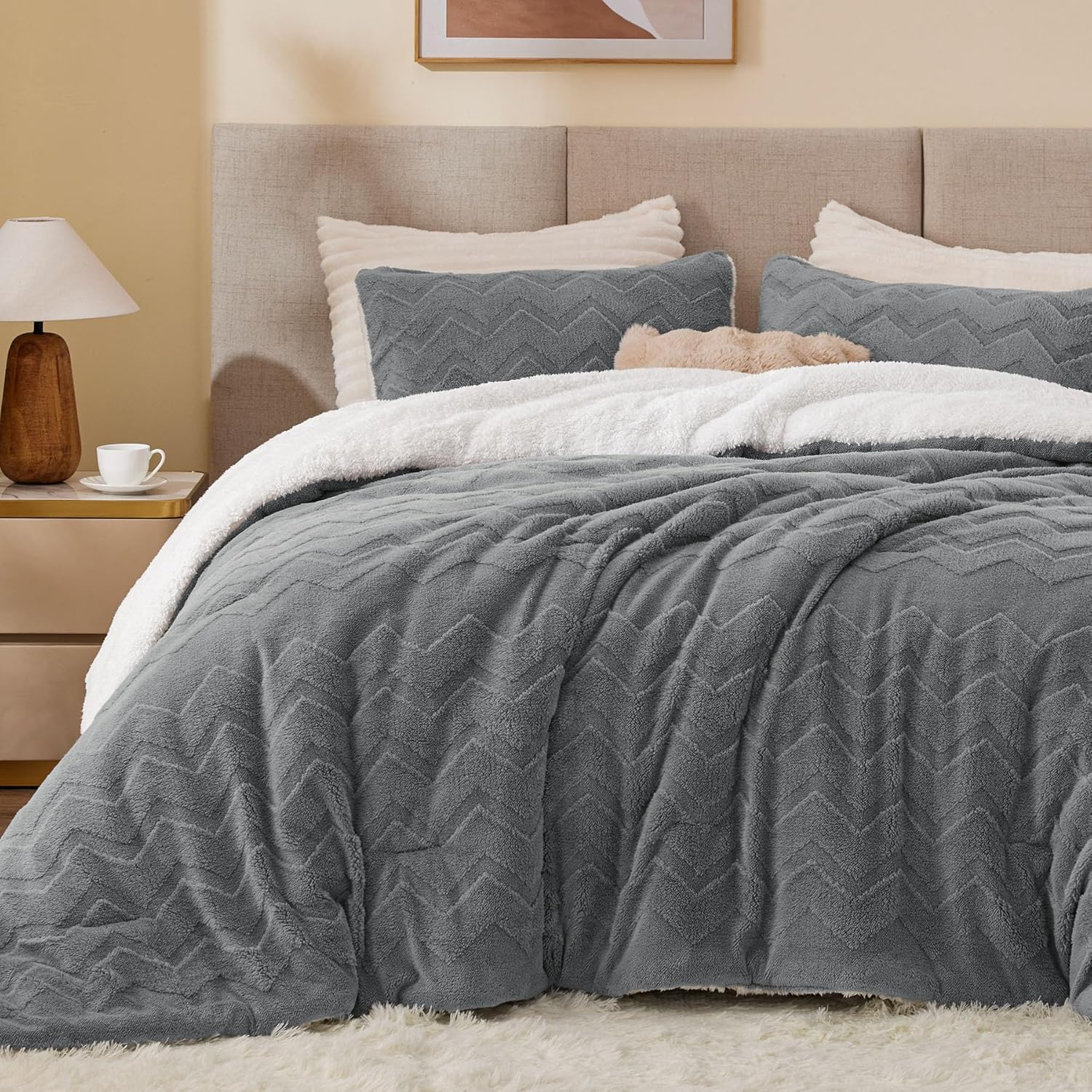 BEDELITE Fluffy Queen Comforter Set - Super Soft Sherpa Grey Comforter for Queen Size Bed, Luxury Warm Bedding Set for Winter, Fuzzy Bed Set 3 Pieces (1 Comforter, 2 Pillowcases) image number 3