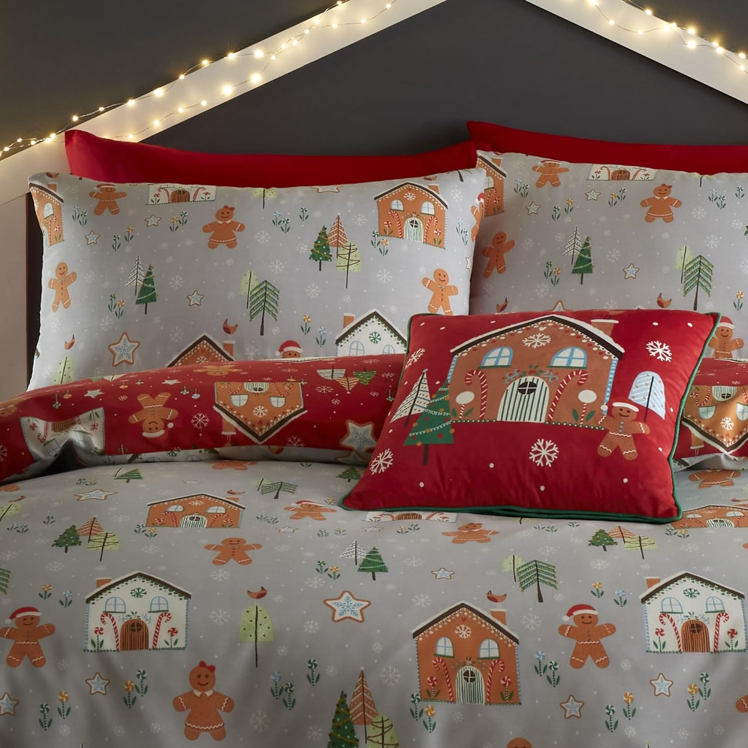 Bedlam Gingerbread House Duvet Cover Set &ndash; Single Size (140 X 200Cm) &ndash; Reversible &ndash; 1 Pillowcase &ndash; Christmas Bedding with Gingerbread Man &ndash; Festive Holiday Decorations image number 1