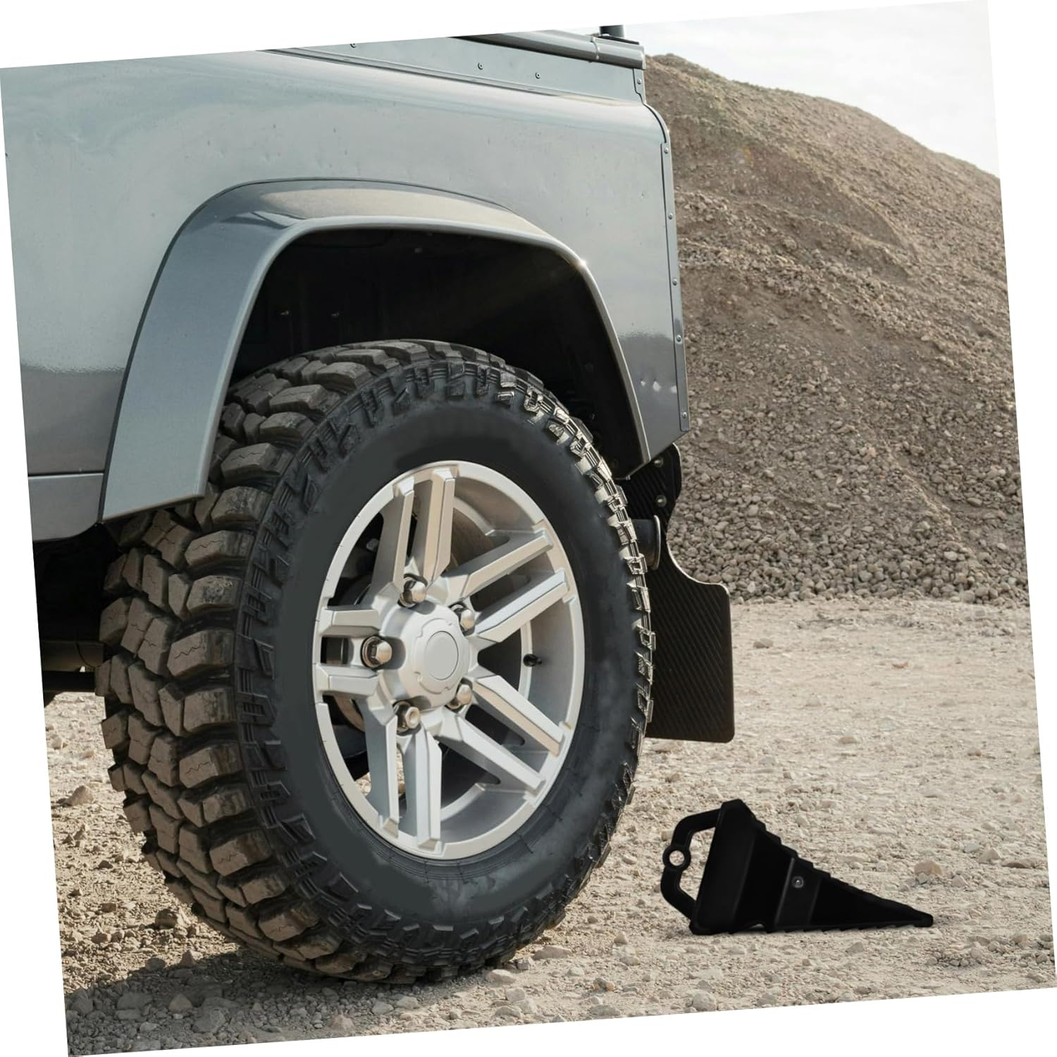 BUGUUYO Portable Slip Plastic Wheel Chocks for Trucks Durable Tire Stoppers with Handle Lightweight Parking Blocks for Slopes Rv Wheel Stabilizers Secure Vehicle Parking Aid image number 1