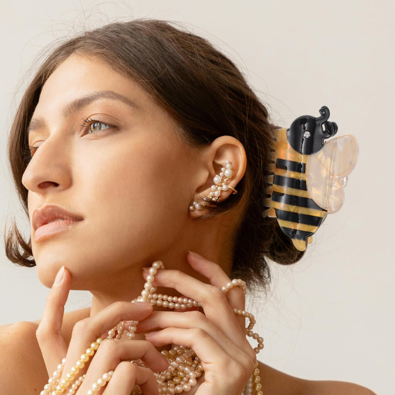 OATIPHO Bee Hair Clips Acetate Cute Claw Clips 6.5Cm Hair Accessories for Women Girls Strong Attachment Protection image number 3