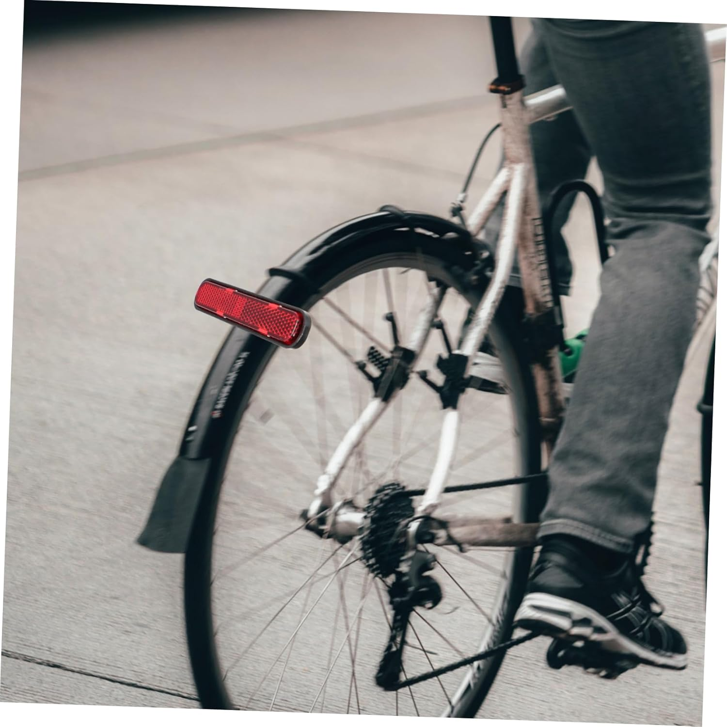 10Pcs Red Oval Screw-On Safety Reflectors for Motorcycle Truck Trailer with Plastic Reflective Panels, High Visibility Warning Signs for Driveway and Roadside Use image number 6