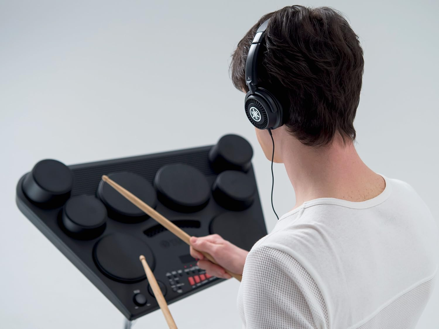 Yamaha DD-75 Digital Drums - Portable E-Drums with 8 Touch-Responsive Drum Pads, Drum Kit with Volume Control and Headphones, in Black image number 2