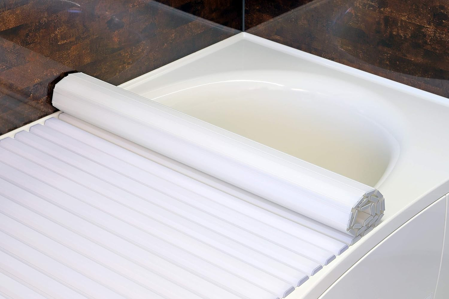 Mie Sangyo Lightweight Shutter Type Bath Lid, Product Size (Approx.) 31.5 X 56.7 Inches (80 X 142.5 Cm), White, Mildew Resistant, Made in Japan image number 3