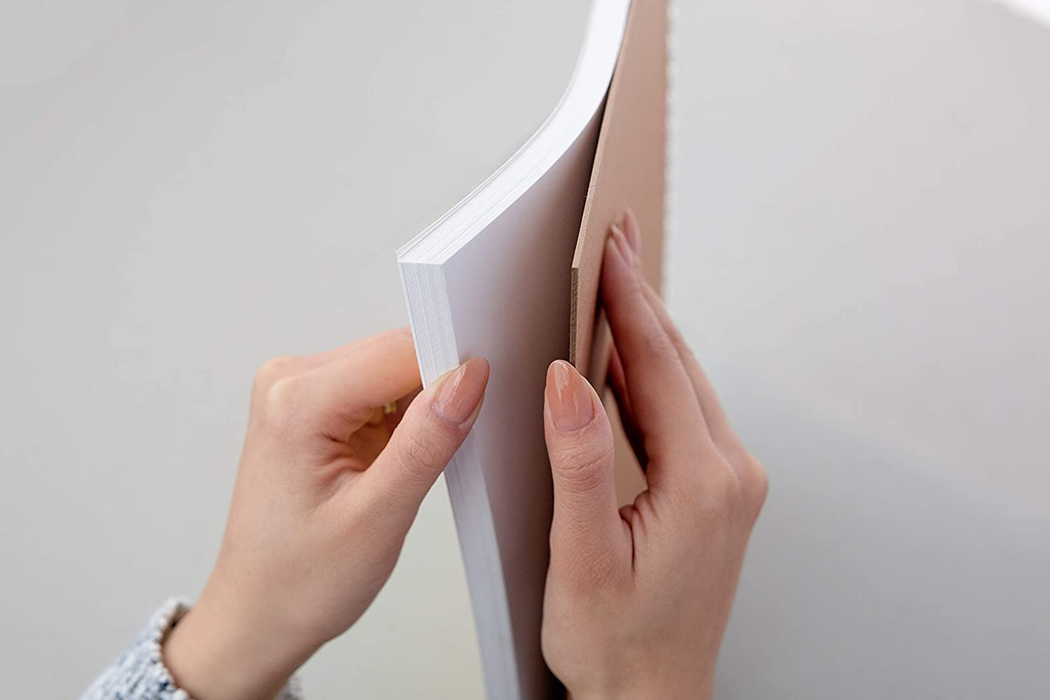 Strathmore 300 Series Tracing Paper Pad, Tape Bound, 11X14 Inches, 50 Sheets (25Lb/41G) - Artist Paper for Adults and Students, White - 9X12 image number 4