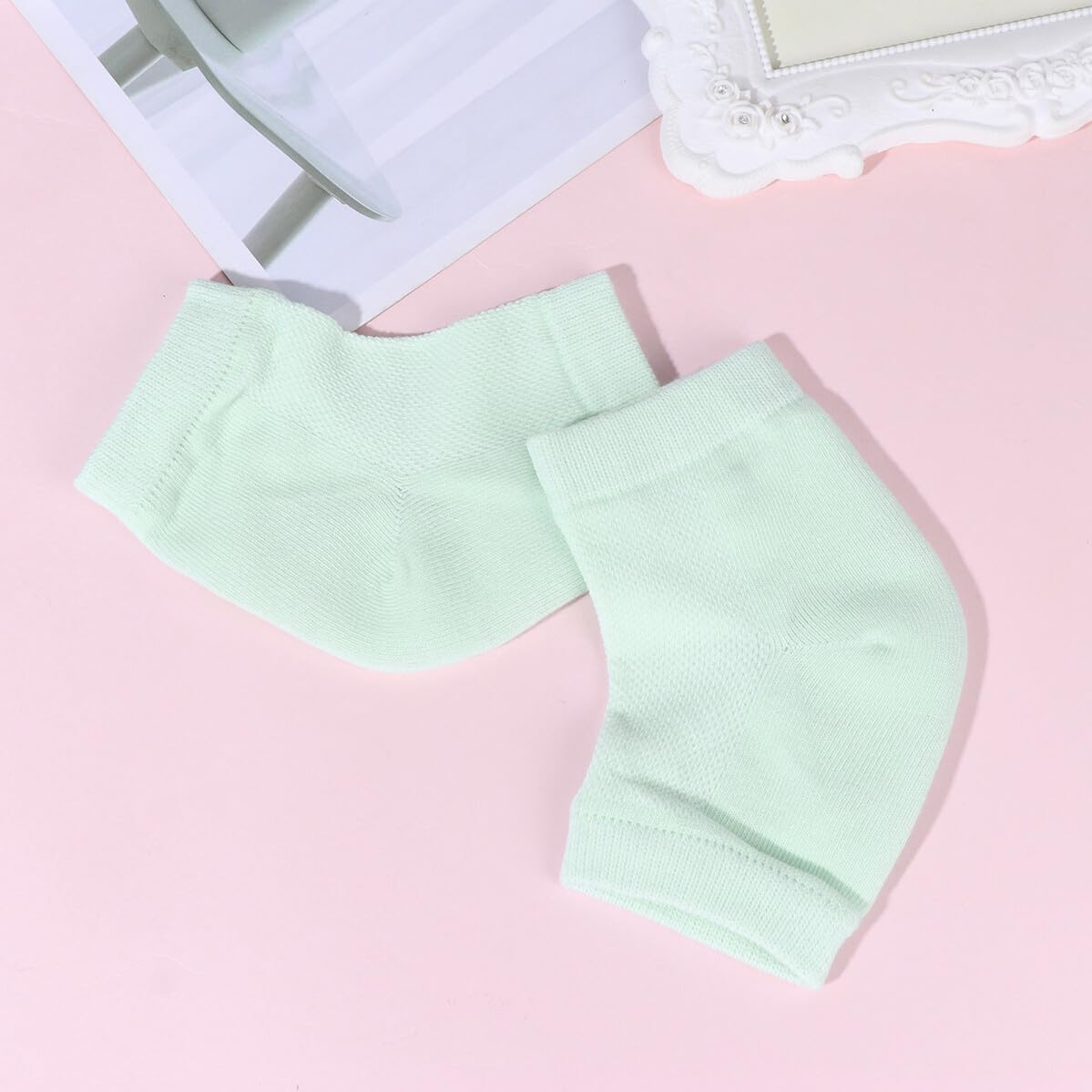 LOLIPPYY 2 Pairs Gel Ankle Socks for Women Breathable Moisturizing Heel Protector Absorbent Anti-Crack Foot Care Socks for Dry Cracked Skin Daily Wear image number 1