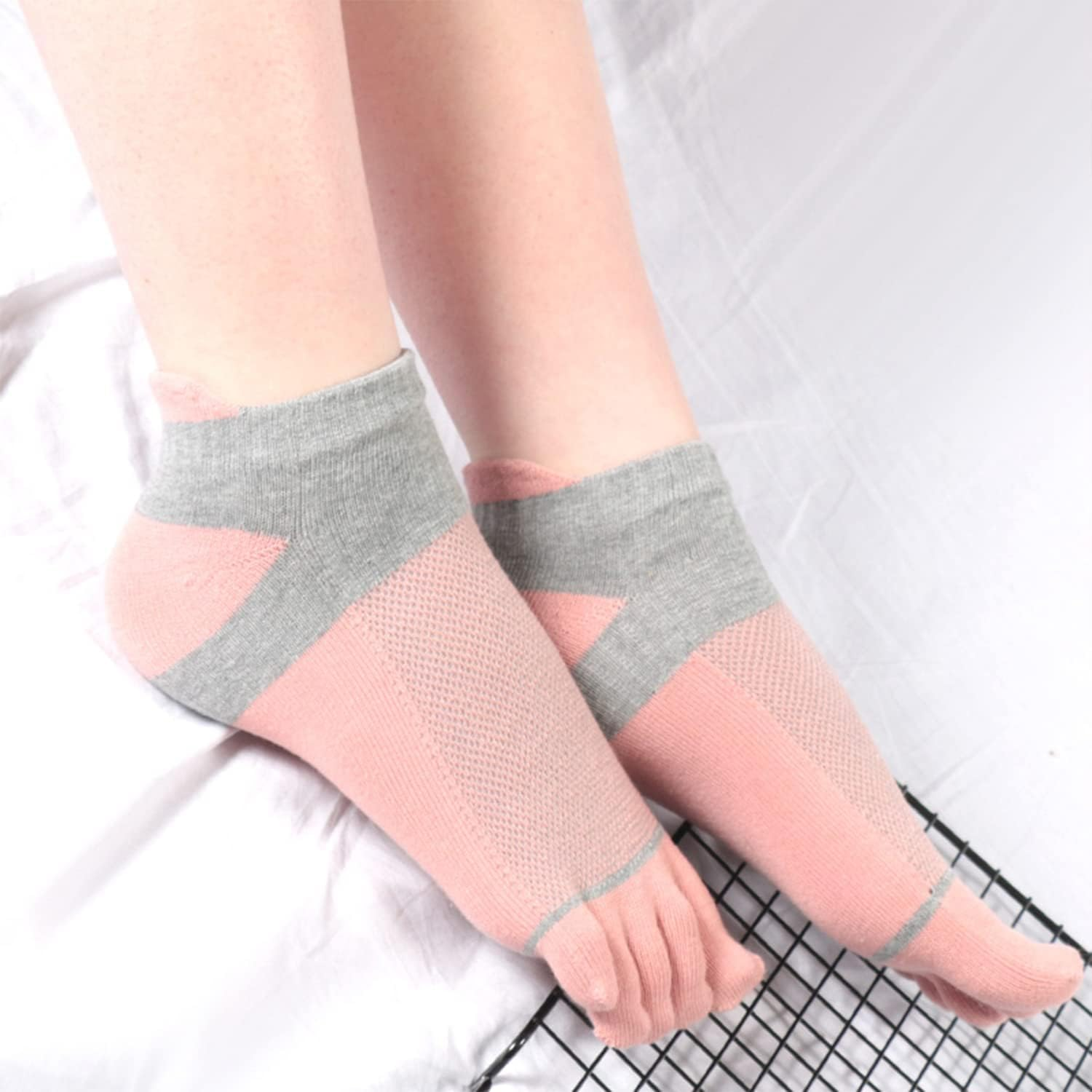 Women'S Toe Socks Cotton Lightweight No Show Five Fingers Running Socks 4 Pack image number 2