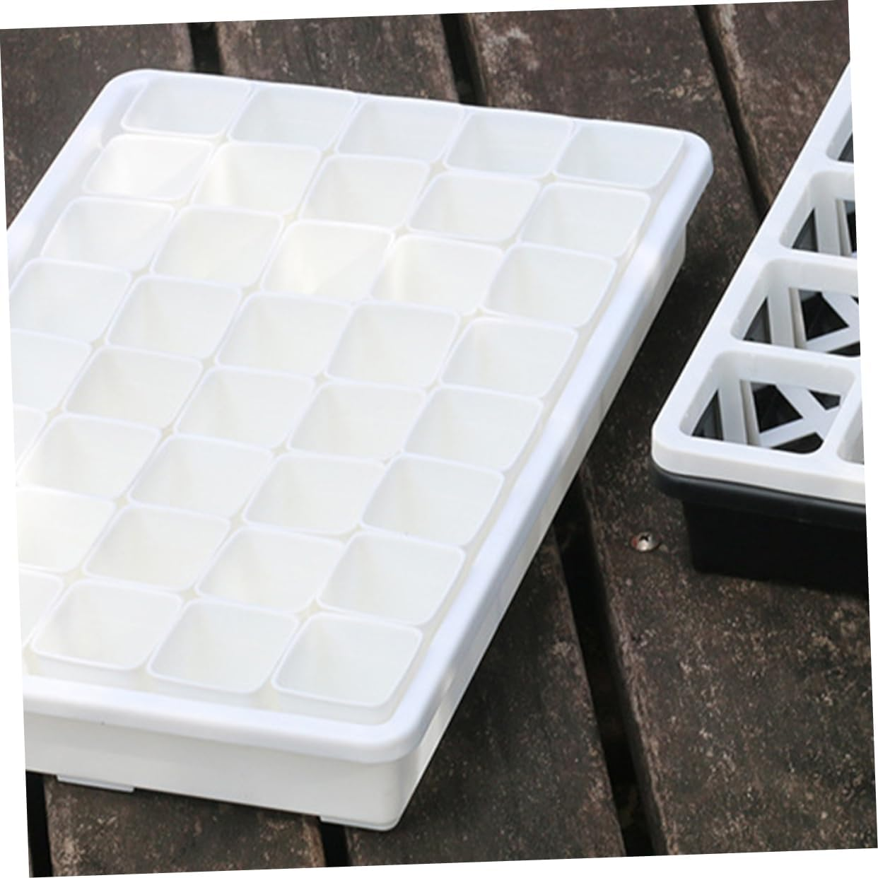 MOBUTOFU 2Pcs Plastic Flower Pot Tray Plant Saucer Reusable for Indoor Plants Water Catcher Container for Potted for Gardening Accessories and Care image number 3