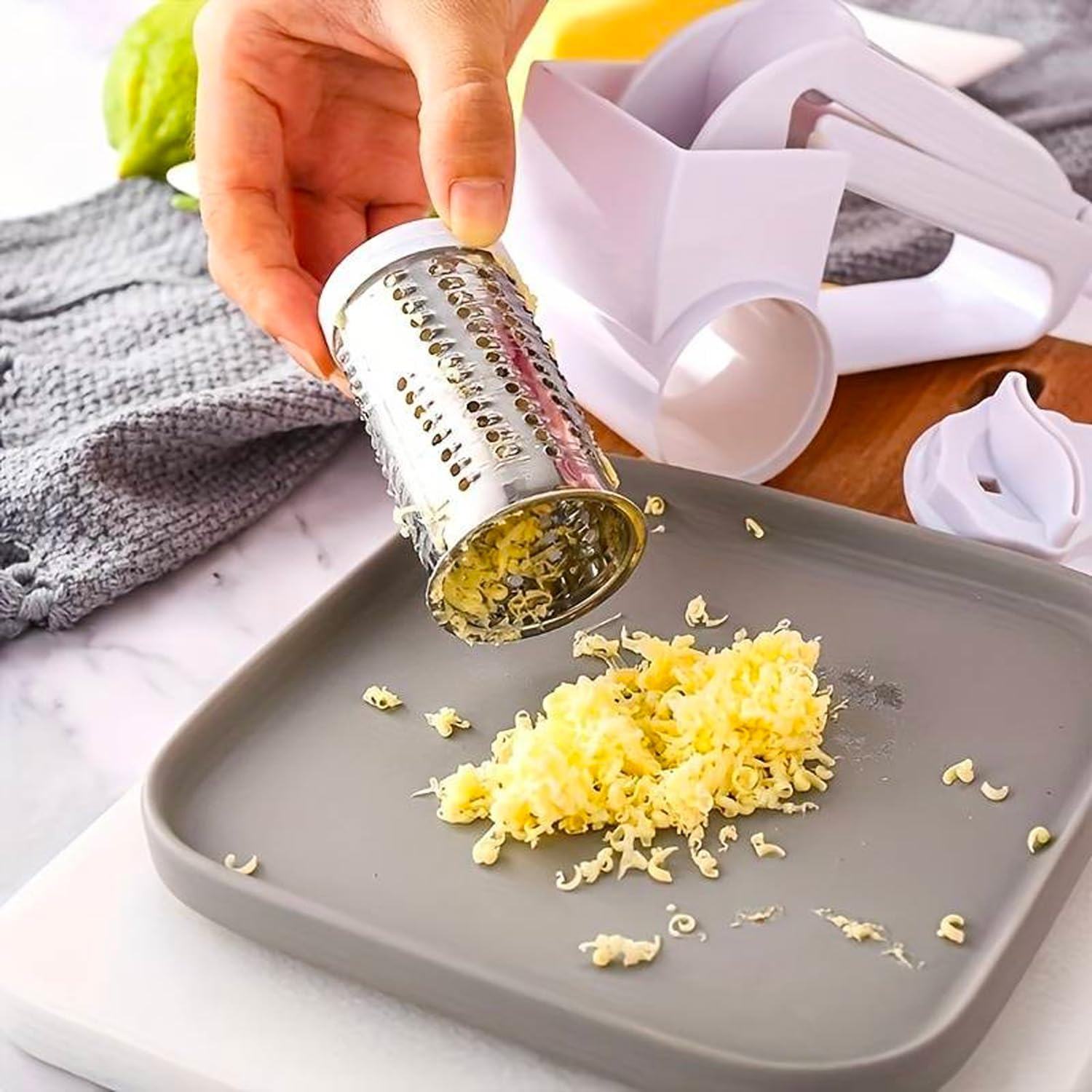 Avilia Hand Crank Grater for Cheese, Chocolate and Vegetables - Kitchen Gadget, Durable Plastic Frame, Stainless Steel Blade, Dishwasher Safe, Ambidextrous, 17 X 13 X 9 Cm