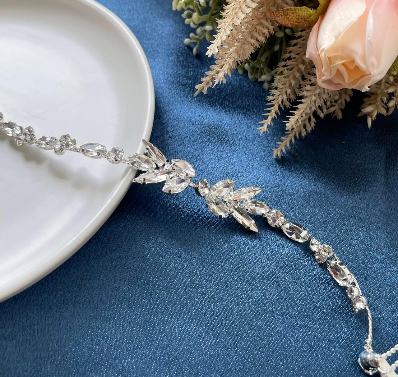 Resweky Bridal Wedding Flower Hair Comb Silver Rhinestone Bridal Hair Pieces Bridal Hair Side Comb Hair Accessories for Women and Girls image number 3