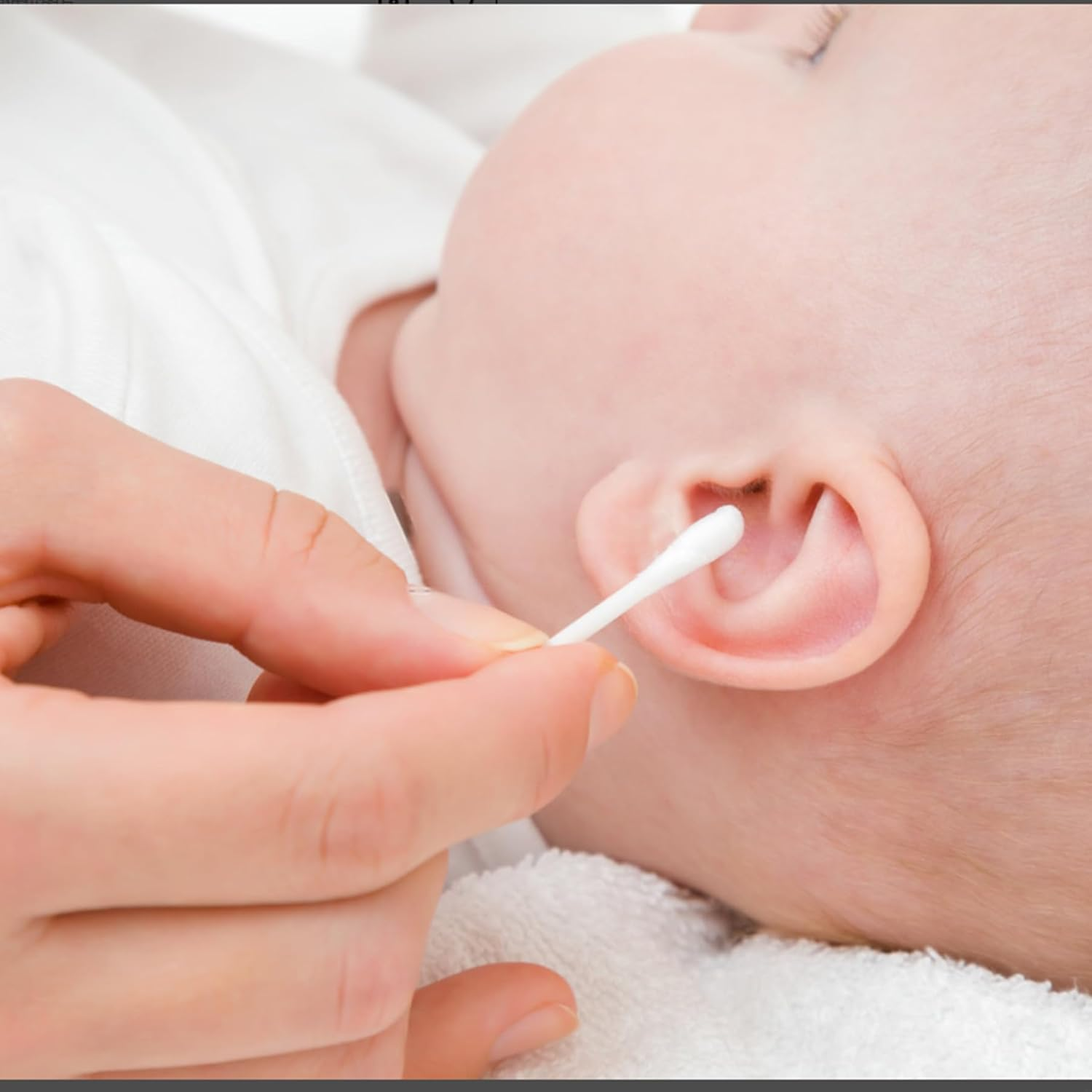 Baby Cotton Swabs in Cat Paw Case &ndash; 200Pcs Dual-Ended Ear Swabs with Water Drop & Spiral Tips, Safe & Gentle for Infant Ear and Nose Cleaning, Green image number 2