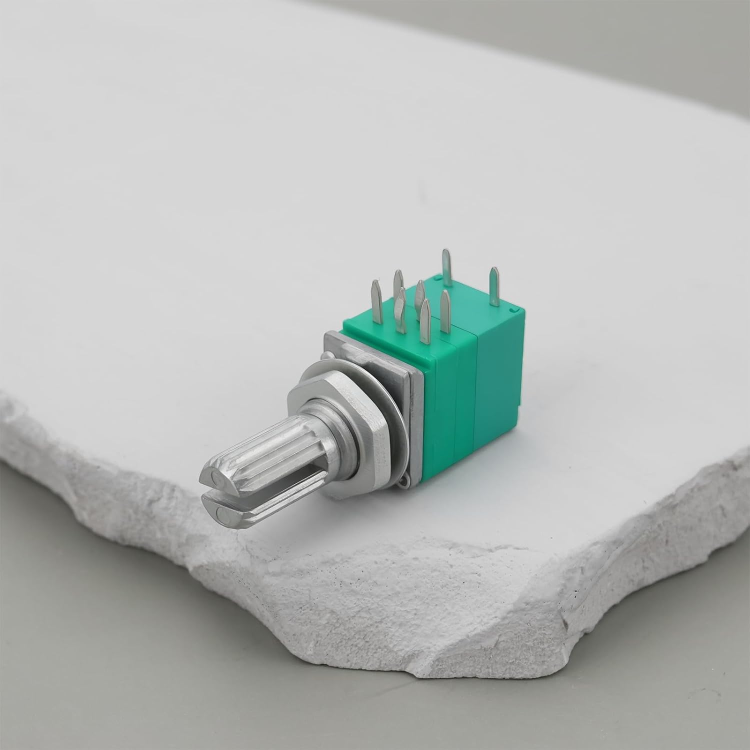 Create Idea 4X 8-Pin Linear Single-Turn Potentiometer with Switch Dual Carbon Film B50K 6Mm RV097NS for Audio Equipment Amplifier image number 5