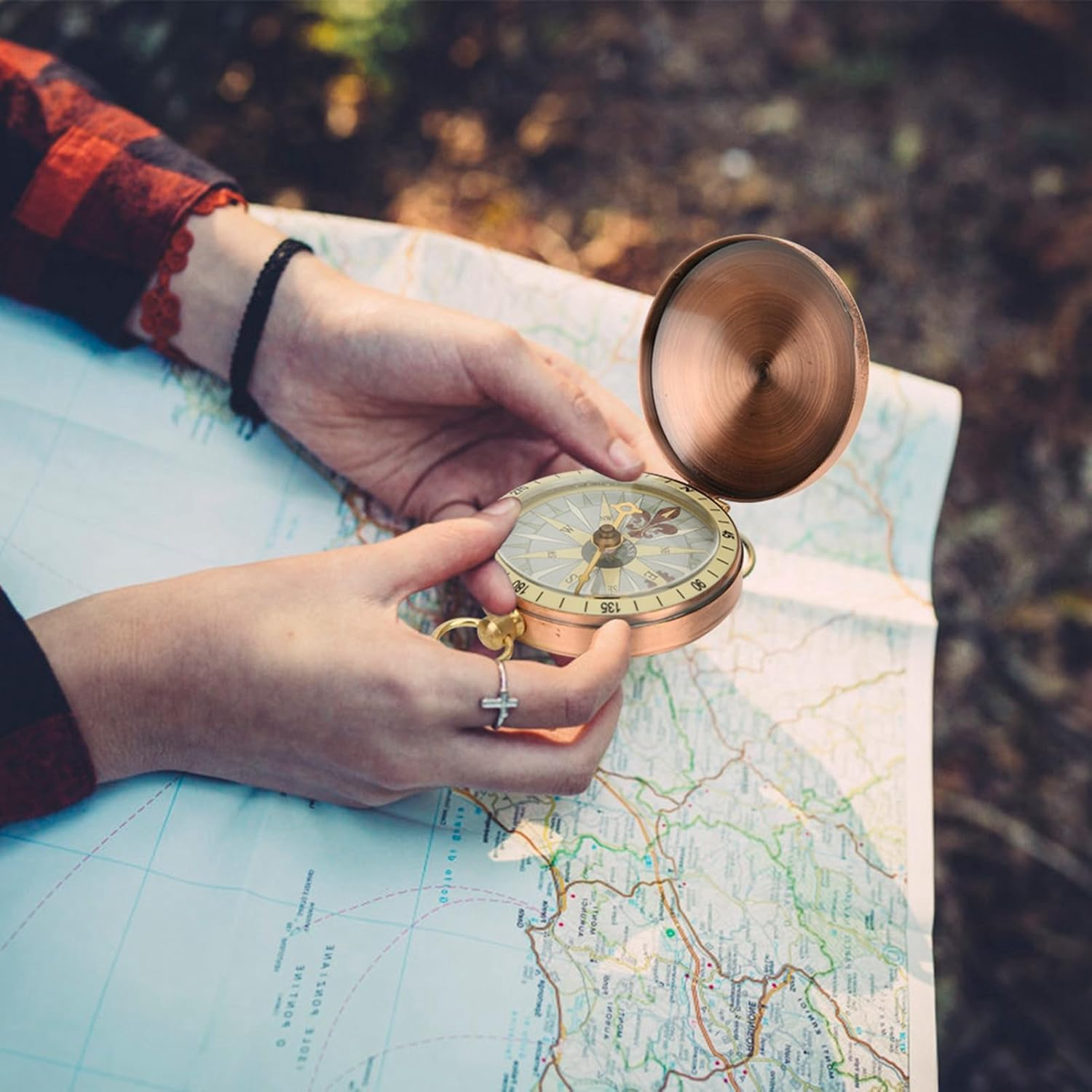 Vintage Retro Metal Copper Pocket Watch Compass, Lightweight and Portable for Camping Hiking, Suitable for Outdoor Activities, Bronze image number 4