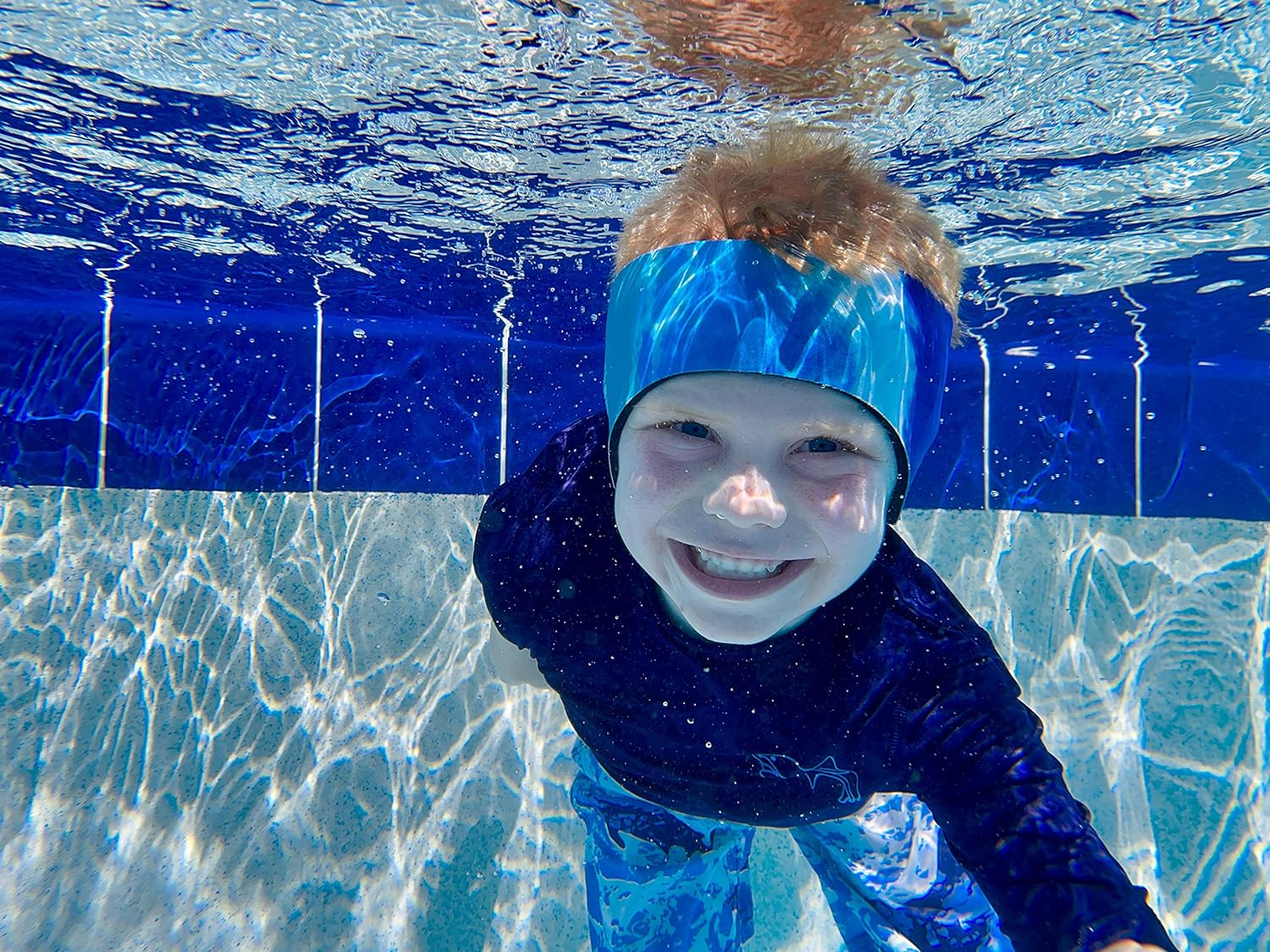 EAR BAND-IT Ultra Swimming Headband &ndash; Swim Ear Band to Block Water & Secure Earplugs &ndash; Kid & Adult Sizes &ndash; Water Protection for Bath, Shower, Pool, Beach, Lake (Medium Ages 4-9) image number 1