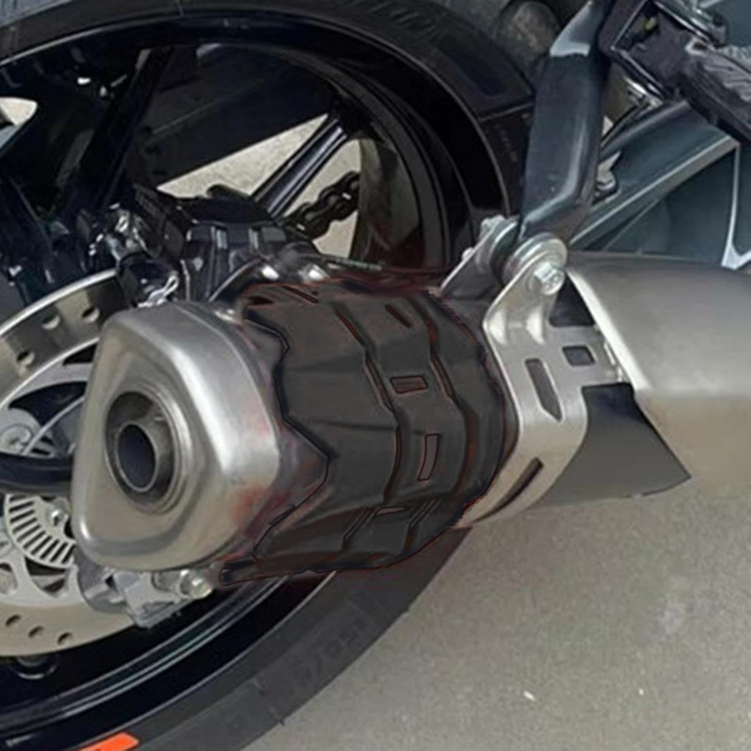 Motorcycle Heat Shield for Legs | Silicone Exhaust End Pipe Protector Shield Cover - Motorcycle Cover Guard for Muffler, Tailpipe image number 1