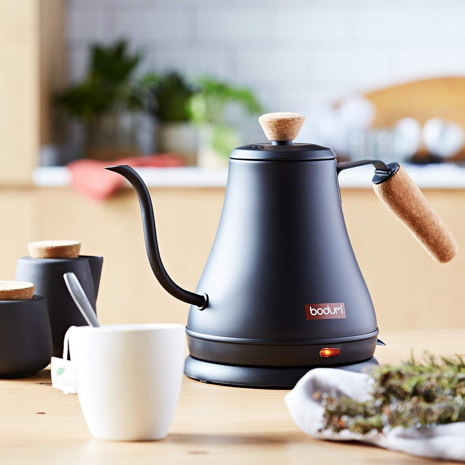 Bodum Melior 11883-259EURO Electric Kettle with Long Spout, 0.8 L, 1800 W, Matt Black image number 3