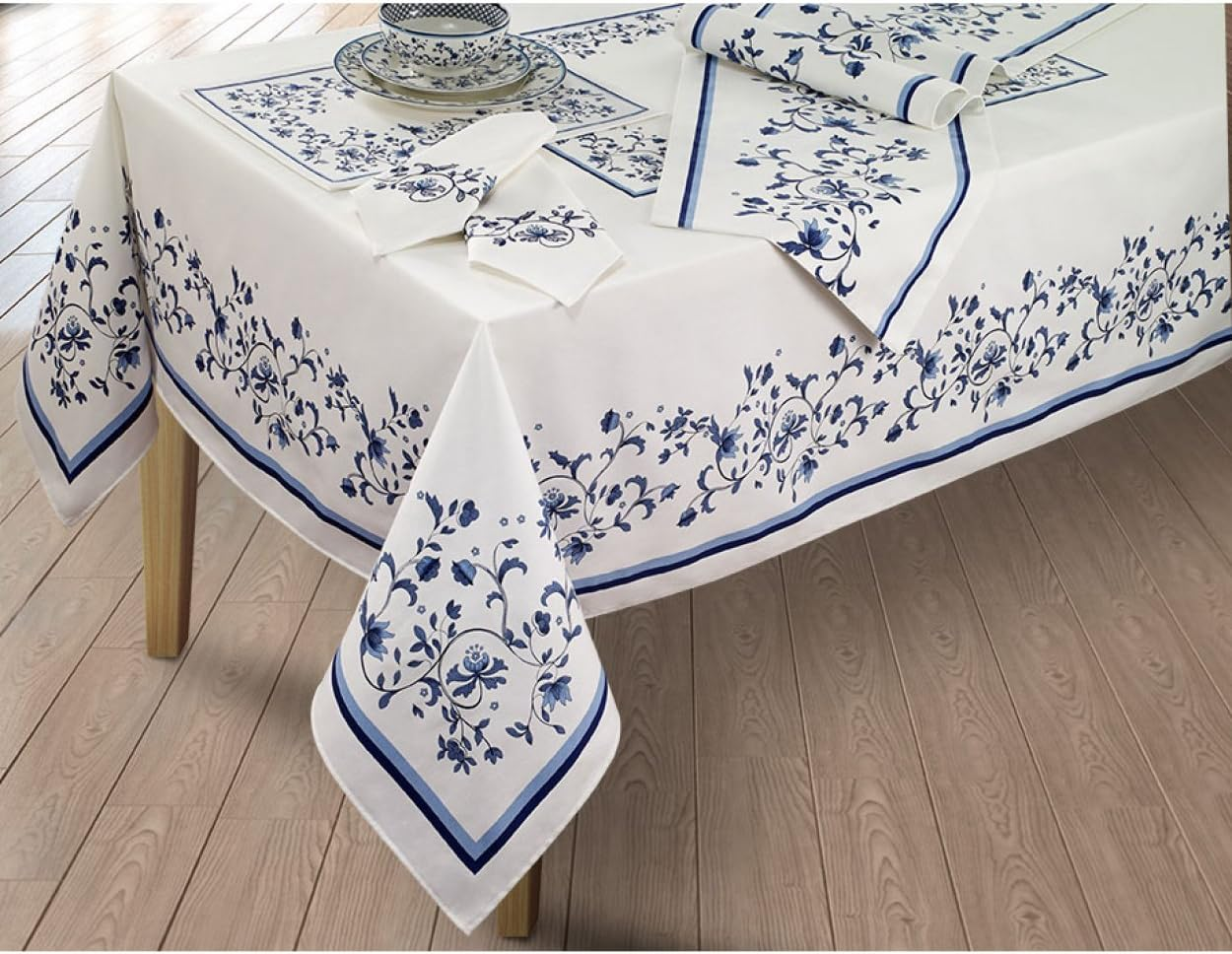 Spode - Napkin Set, Stylish Home Decor, Set of 4 (Portofino Blue) image number 6
