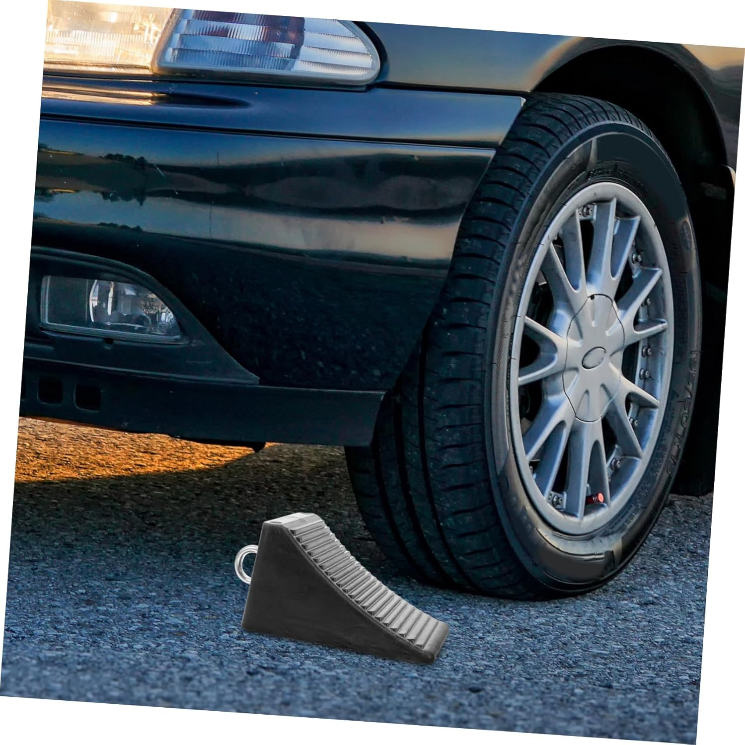 DEARMAMY Vehicle Wheel Chocks Portable Non-Slip Rubber Tire Stoppers 16X9X9Cm Triangular Anti-Skid Wheel Blocks for Car Trailer Ramps Safety image number 6