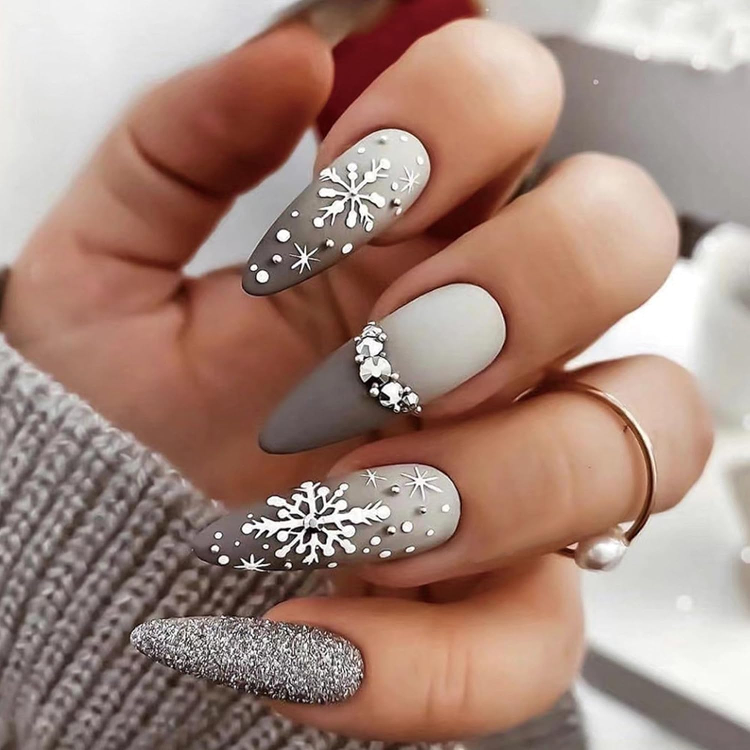Vhxmaizxn Christmas Press on Fake Nails Full Cover Acrylic Nail False French Snowflake Grey Gradient Glitter Rhinestone Natural Matte Oval Women Girl Manicure with Gel 24 Pcs