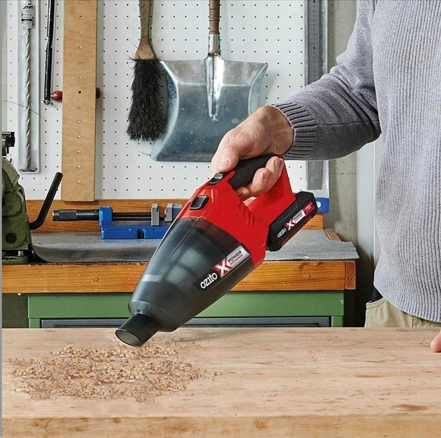 Ozito PXC 18V Cordless Hand Vacuum PXHVS-250 - Skin Only image number 2