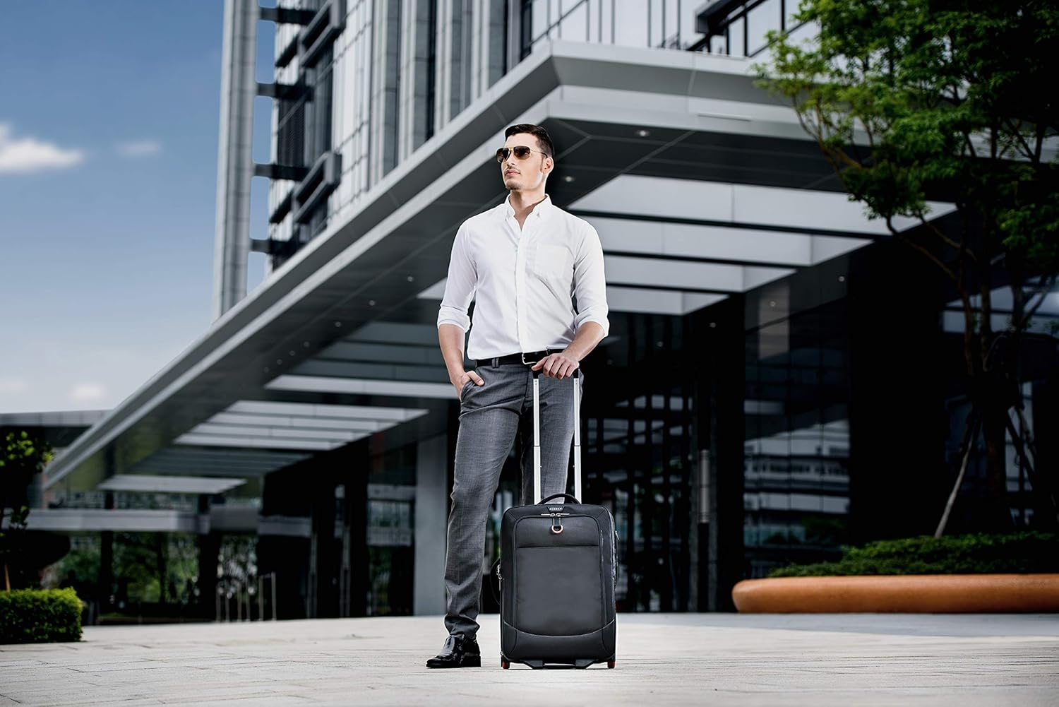 Everki Wheeled Carry-On Rolling Laptop Bag - Lightweight Trolley Bag Travel Friendly - Roller Luggage for Gamers, Rolling Bookbag for Business Travels, up to 17.3-18.4" Carry on Luggage, EKB420 Black image number 3