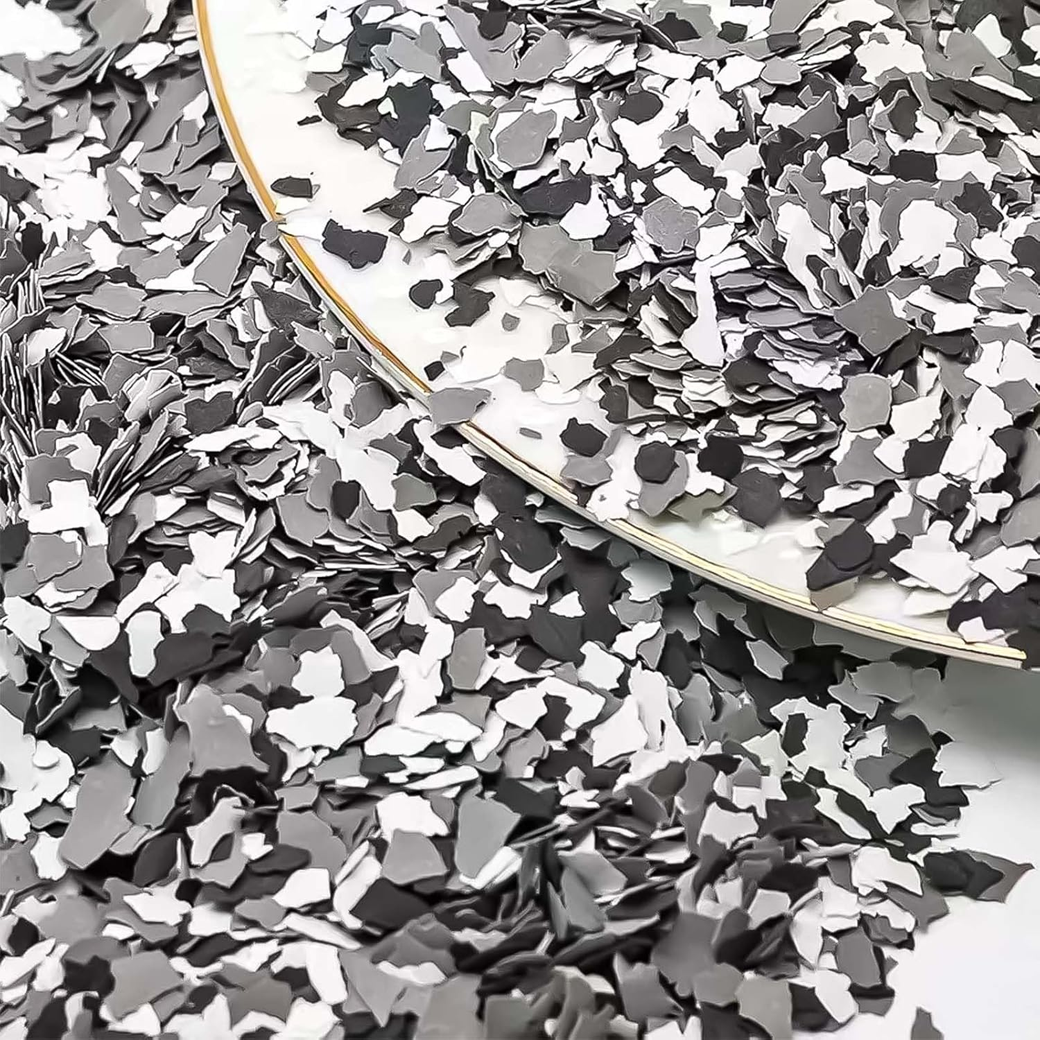 400 G/ 0.88 Lb Decorative Color Chips Epoxy Floor Flakes Garage Floor Paint Flake Concrete Paint Garage Epoxy Floor Coating Flakes for Home Improvement (Black, White, Gray) image number 3