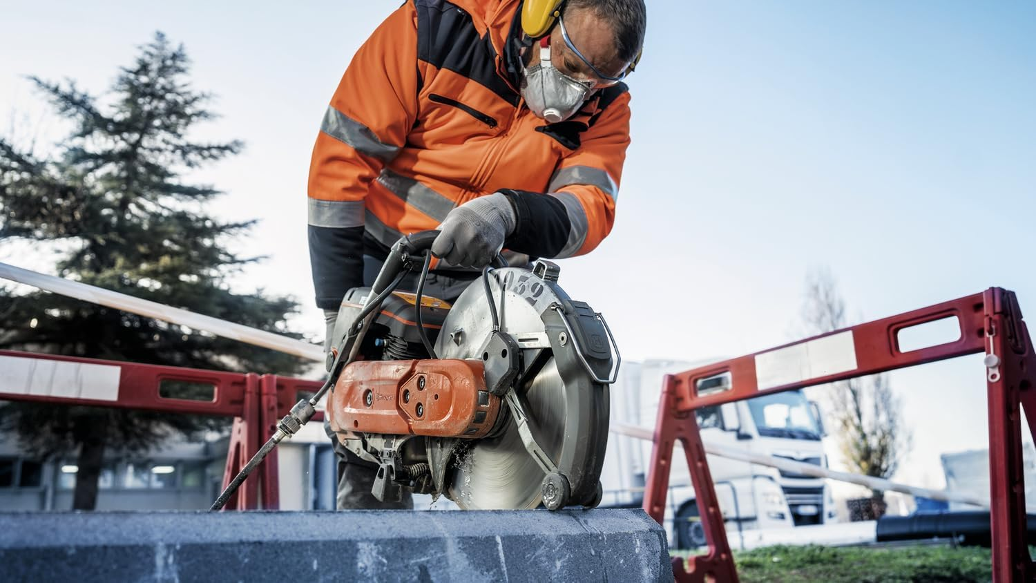 Bosch 1 X Pro Multi Material Diamond Cutting Discs for 25.4 Mm Bore and Table and Petrol Saws (For Concrete, Reinforced Concrete, Diameter 300 Mm, Professional Accessories Table Saw, Petrol Saw) image number 5