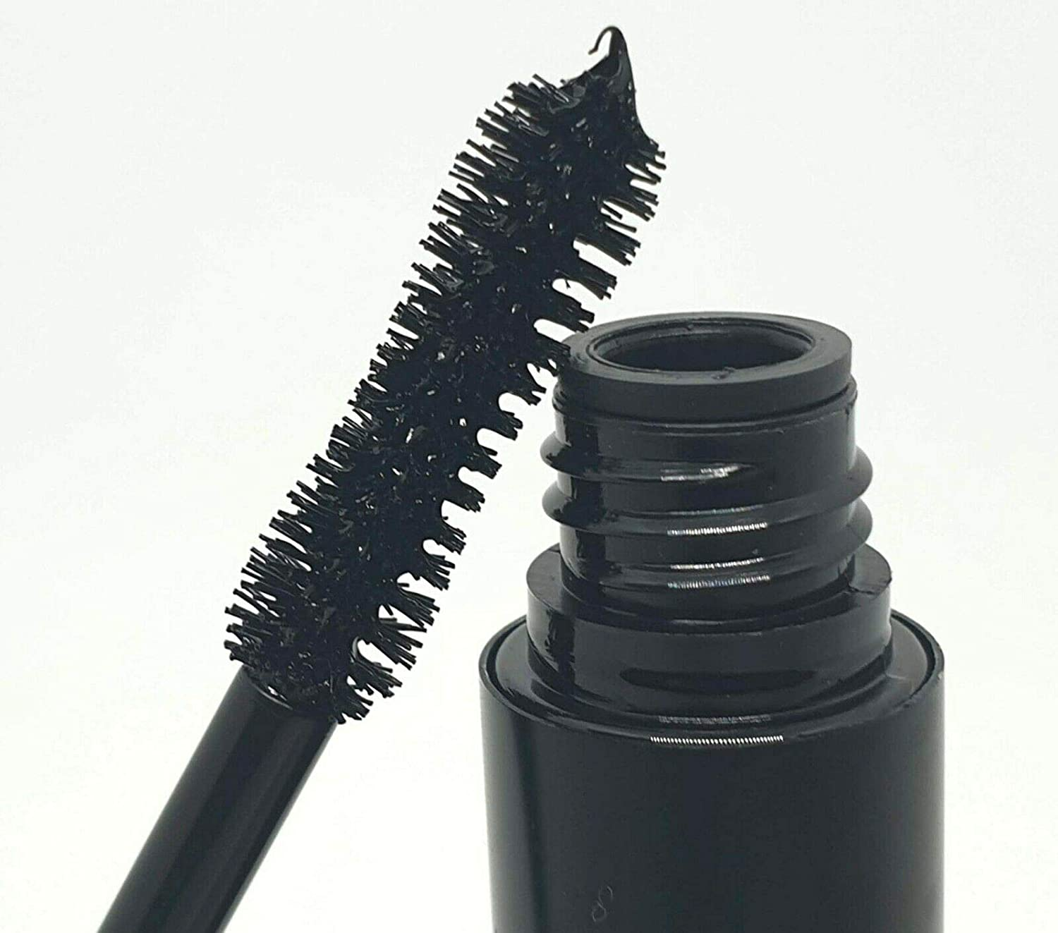 3D Fibre Lash Mascara Set with Travel Case | 2-Piece Volumising & Lengthening Look | Smudge-Resistant | Lightweight Buildable Lashes | Black image number 2