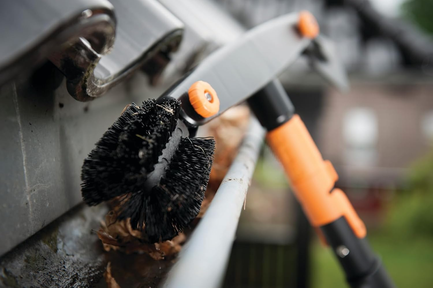 Fiskars Gutter Cleaner with Individually Adjustable Brush and Scraper, Width: 4.5 Cm, Black/Orange, Quikfit, 1001414 image number 1