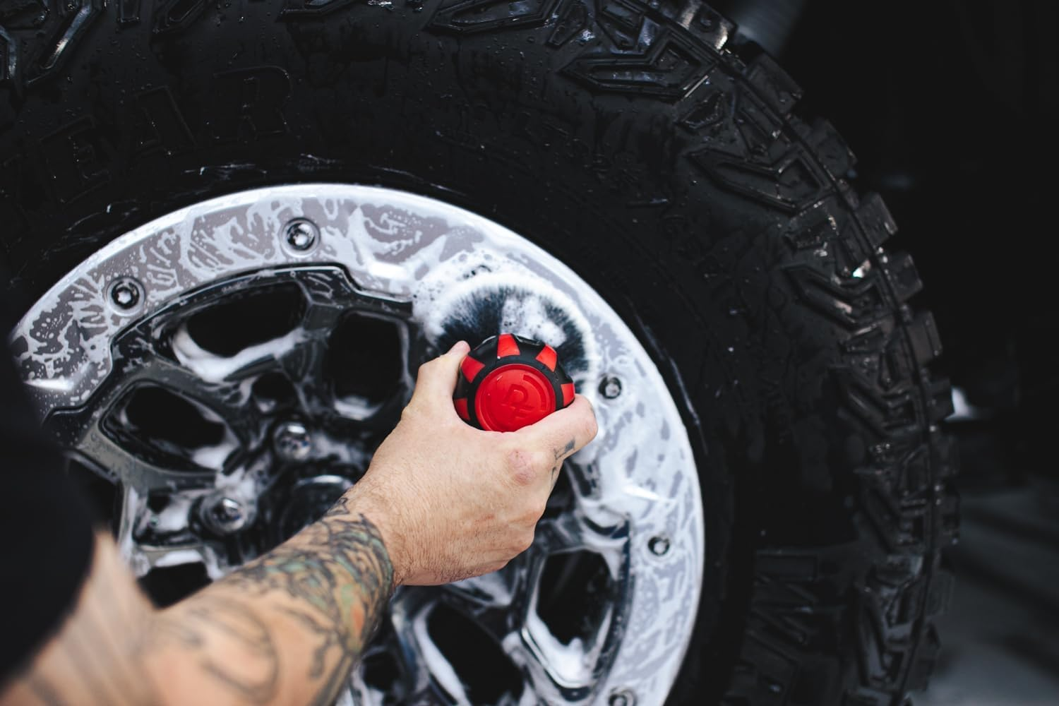 Detail Factory - Curveball XL Synthetic Brush - Ultra Soft Bristles, Comes with Storage Rack, Covers Large Area inside or outside Vehicles, Red image number 5