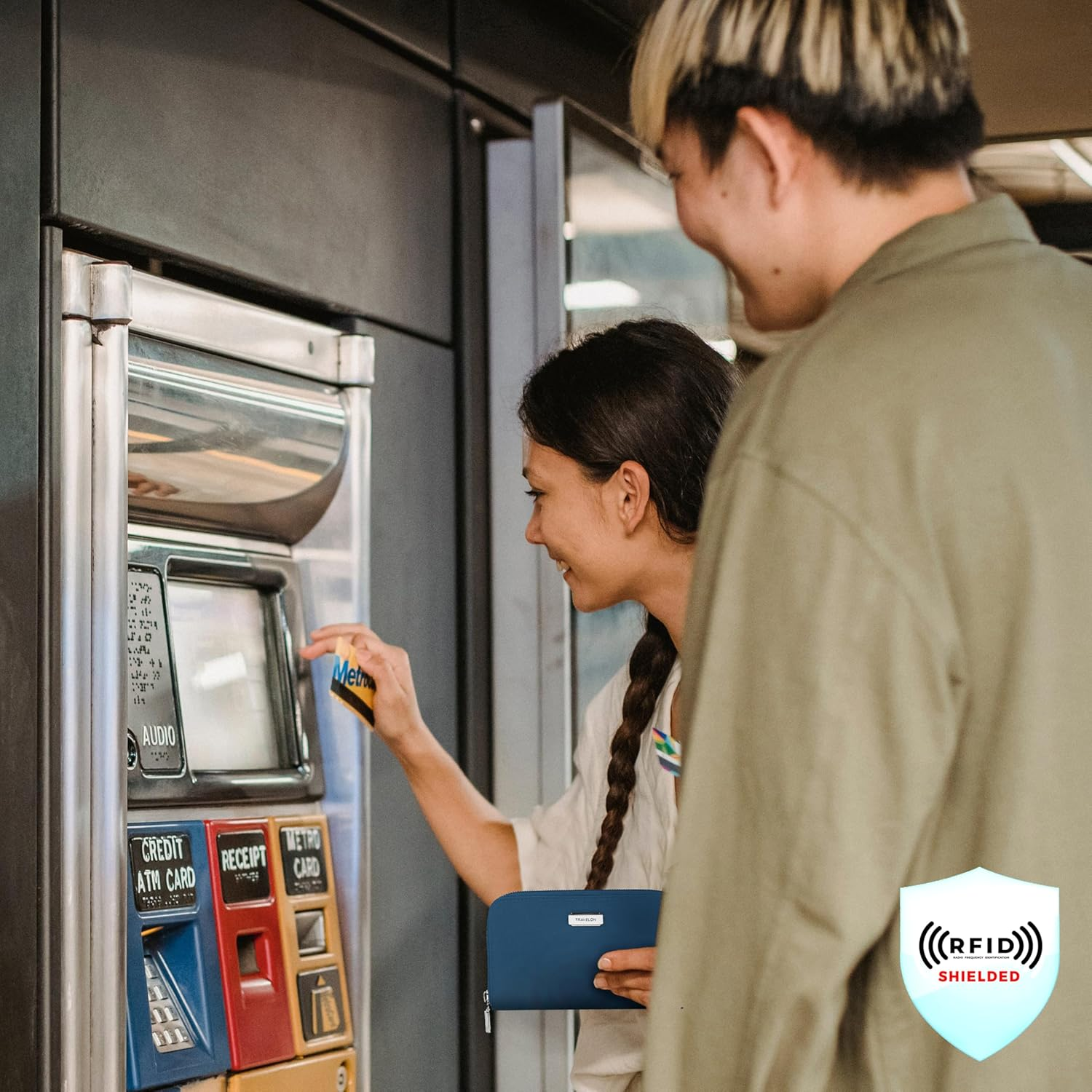 Travelon RFID Blocking Single Zip - Black image number 3