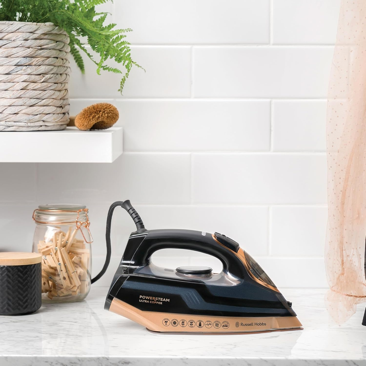 Russell Hobbs Powersteam Ultra Copper Iron, RHC560, 350Ml Water Tank, Vertical Steam Function, Non-Stick, Black and Copper image number 5