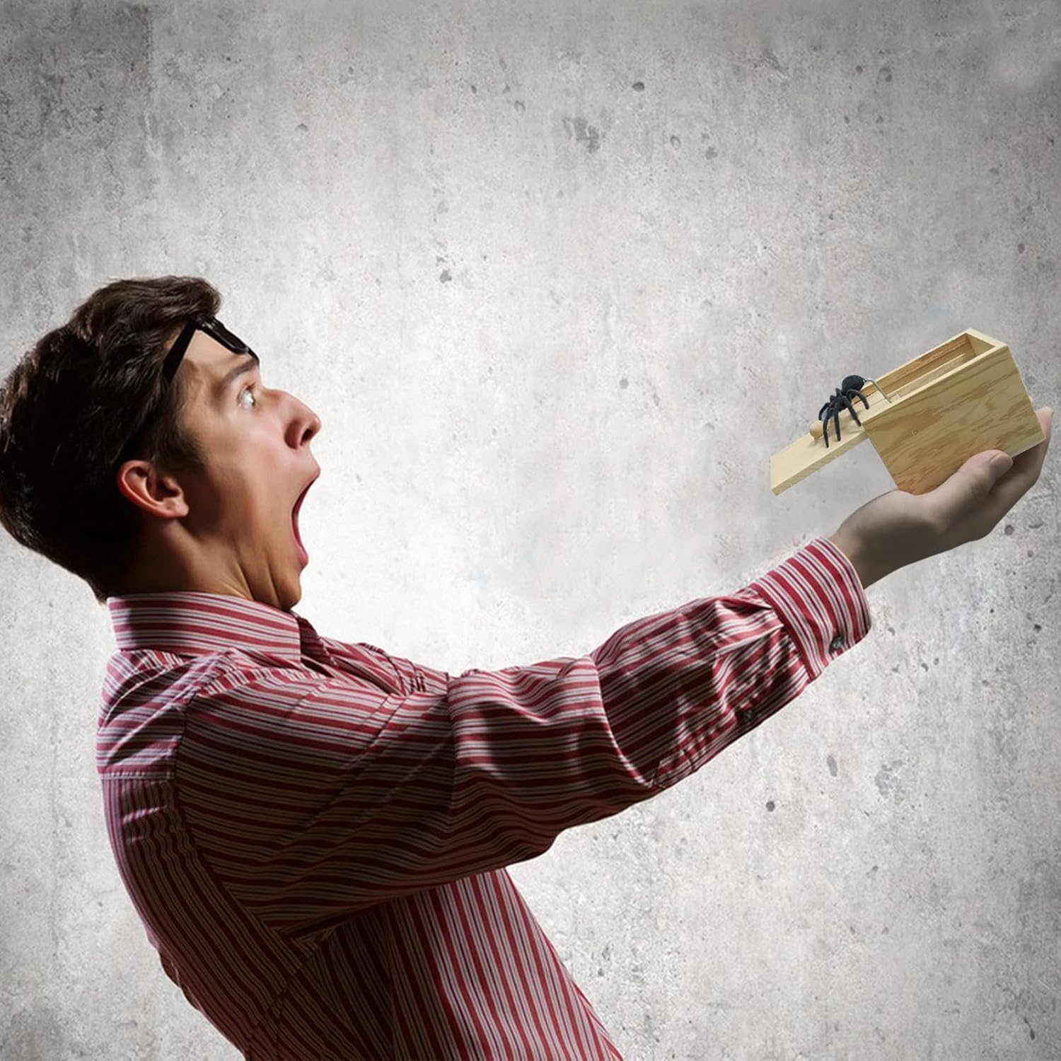 WADY Rubber Spider Trick Box, Fun Spider Money Surprise Box, Spider Prank Box, Spider Box Prank, Handmade Wooden Trick Surprise Box Spider Hidden in One Box Trick Toys image number 3