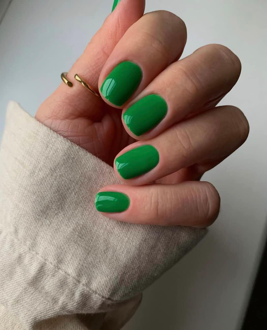 Sethexy Short Square Green False Nails Glossy Pure Color Collection Press on Nails 24Pcs Full Cover Acrylic Stick on Nails for Women and Girls image number 4