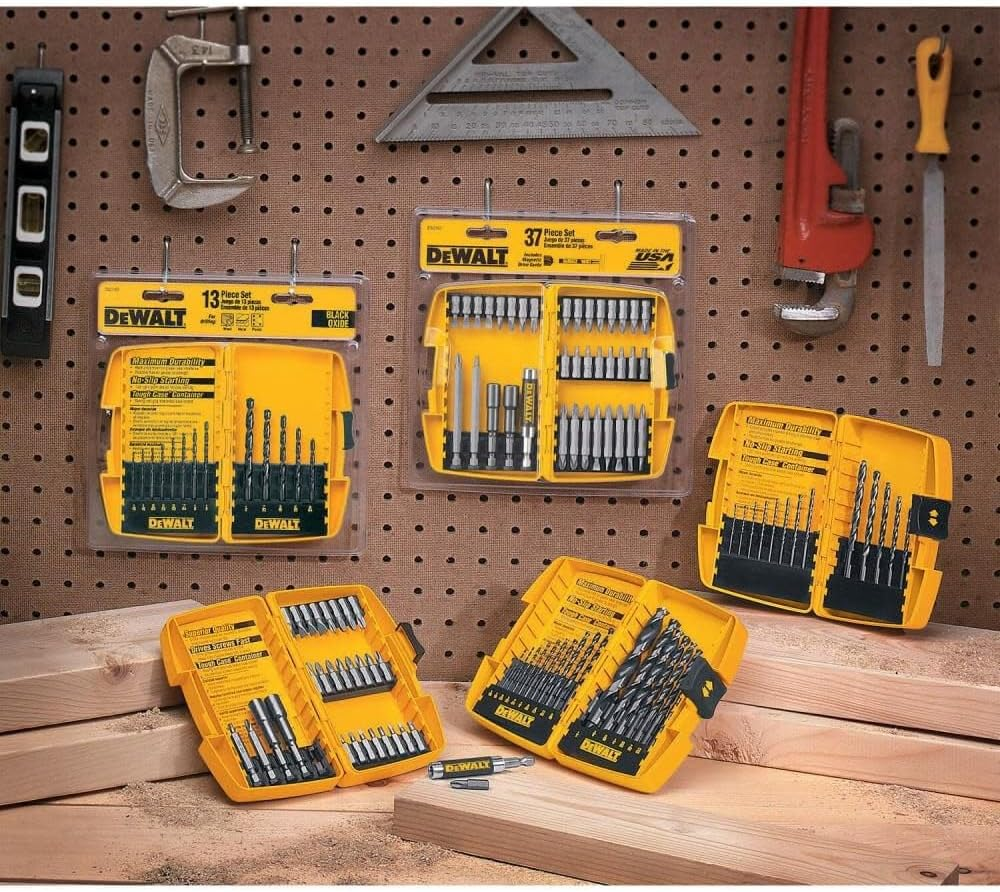 DEWALT DW1167 17-Piece Black-Gold Split-Point Twist Drill Bit Assortment image number 2