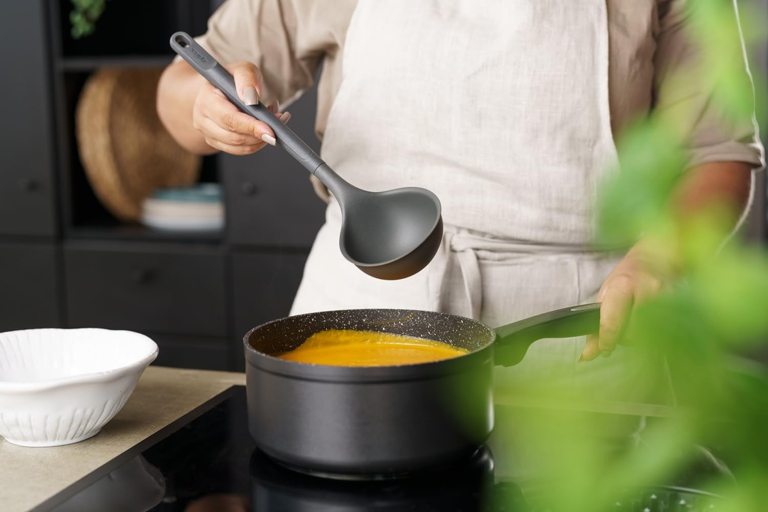 Zyliss Medium Ladle, Sustainable Wheat Straw/Nylon Soup Ladle for Stirring, Serving, & Scooping Soups, Stews, Sauces & More W/Heat Resistant Silicone Head, Dishwasher Safe, 28Cm X 5.5Cm - Beluga Grey