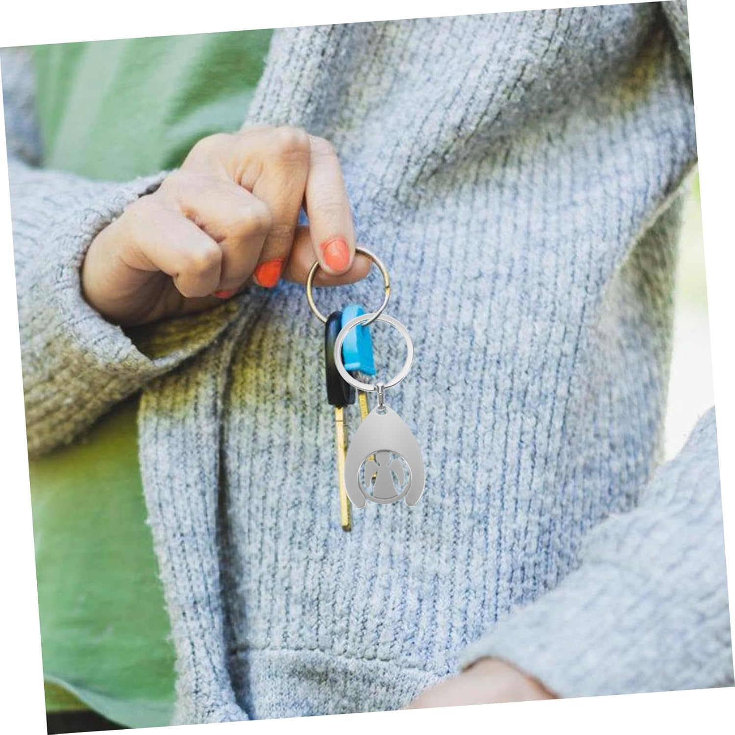 Veemoon 2Pcs Metal Keychain Trolley Coin Key Ring Portable Shopping Cart Token Holder Hanging Trolley Remover Keychain