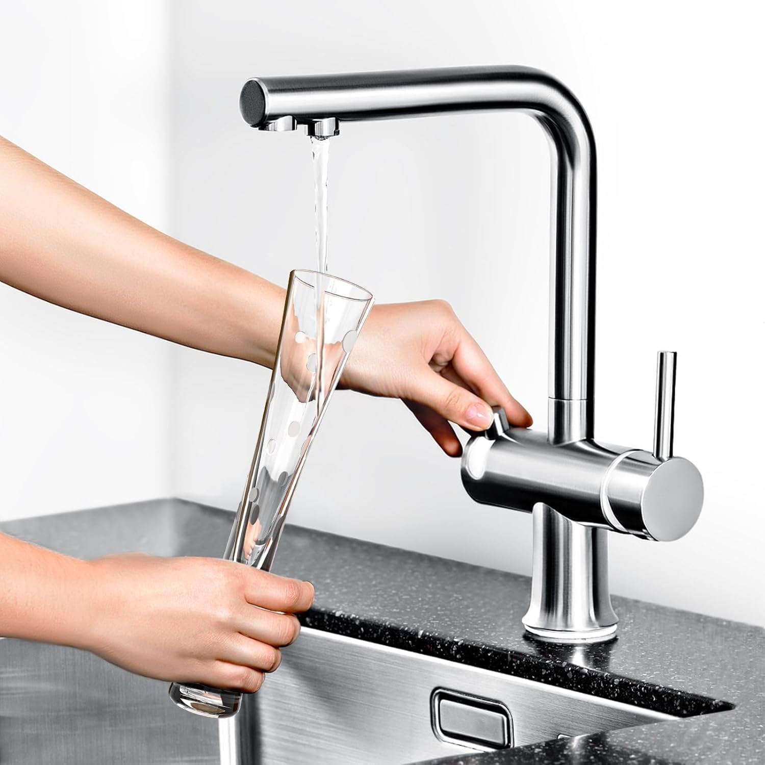 Karadrova 2X145Ml Champagne Flutes, Prosecco Glasses, Handmade, Clear Crystal Champagne Liqueur Glasses, Prosecco Flute for Wedding Anniversary (Foam)