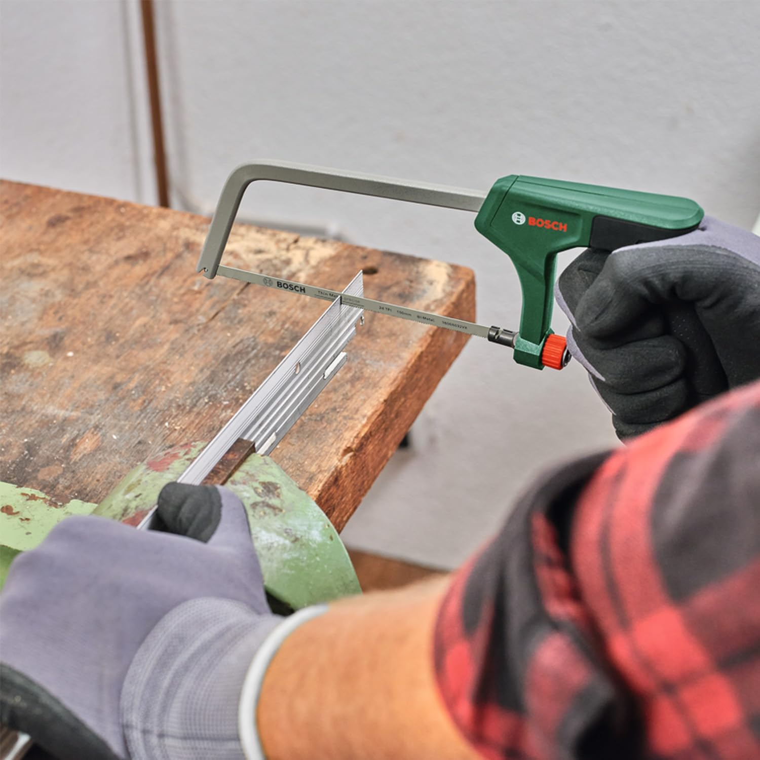 Bosch Hacksaw 150Mm (Mini Hacksaw with Durable Bi-Metal Saw Blade for Precise Cuts in Metal, Plastic and Soft Wood; 24 TPI; Easy Blade Change; Ergonomic Softgrip) image number 1