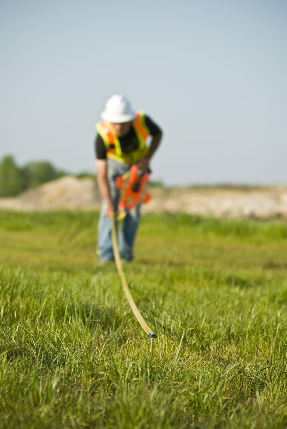Lufkin FE200D 1/2" X 200' Engineer'S Hi-Viz Orange Fiberglass Tape Measure, 10Ths 100Ths image number 4