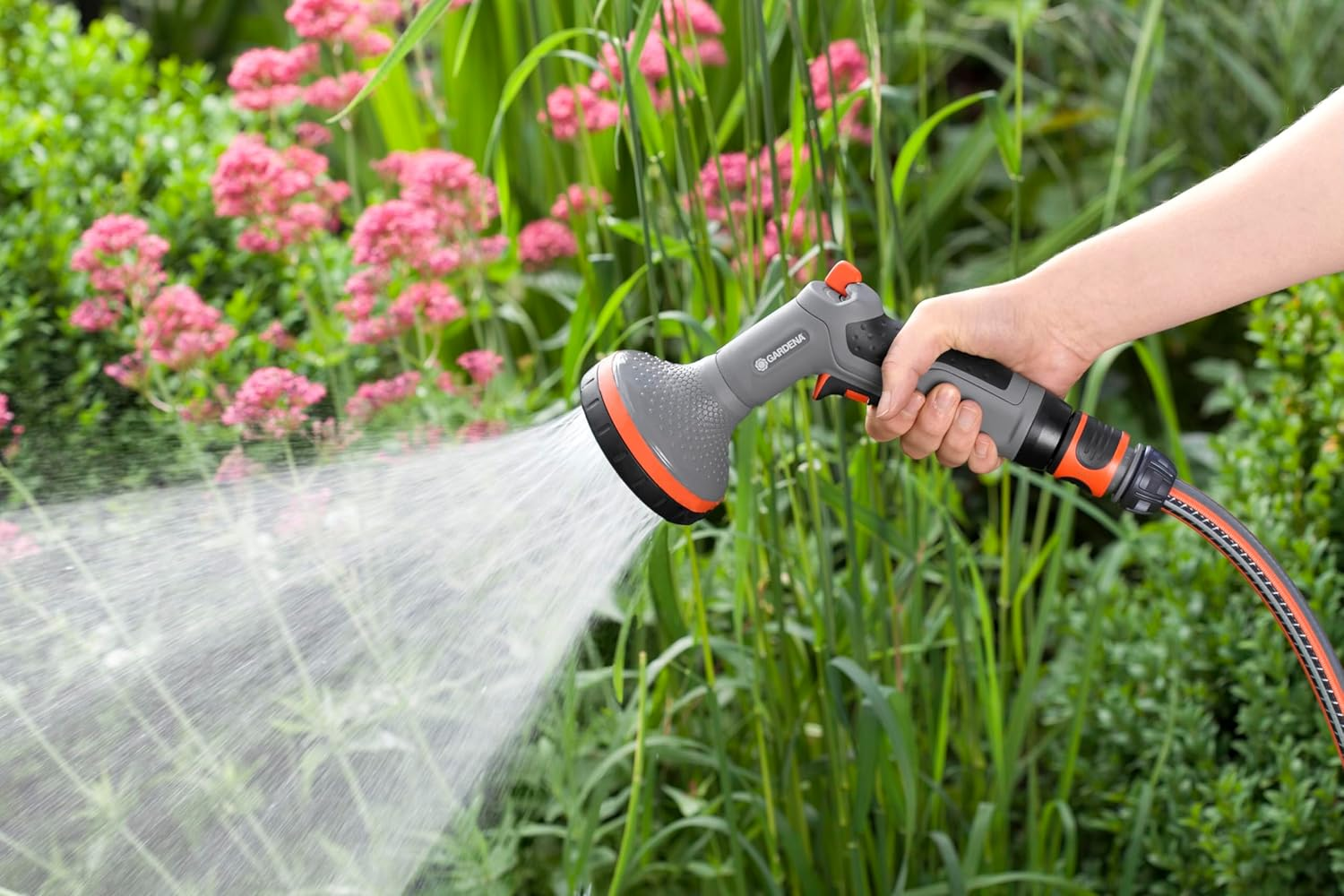 Gardena Comfort Bed Sprayer: Garden Sprayer for Watering Beds and Large Areas, Spray Angle Regulation, Drip Protection, Infinitely Adjustable Regulation (18319-20)