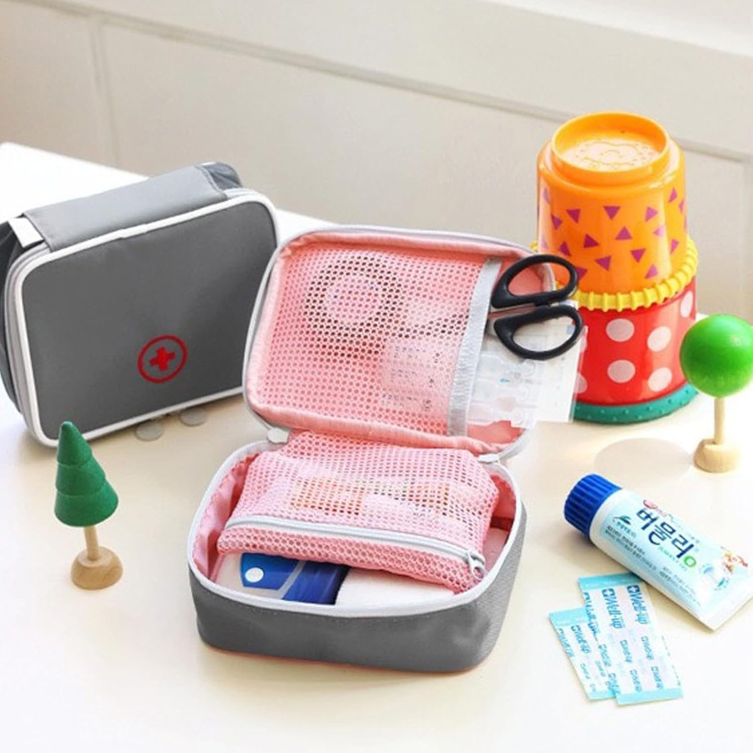 Portable First Aid Bag Medication Storage Bag, 1Pc Empty Travel Medicine Bag, Mini Travel Medicine Pouch,Small Medical Organizer Storage Pouch for Office Travel, Grey