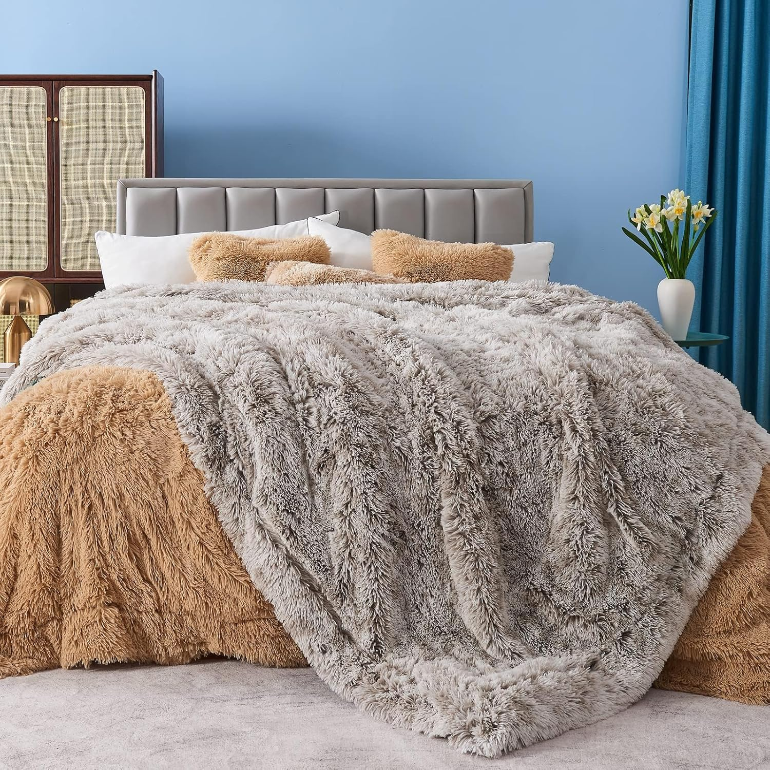 NEWCOSPLAY Faux Fur Throw Blanket Super Soft Cozy Plush Fuzzy Shaggy Blanket for Couch Sofa Bed (Frosty Grey Shaggy, Throw(50"X60"))