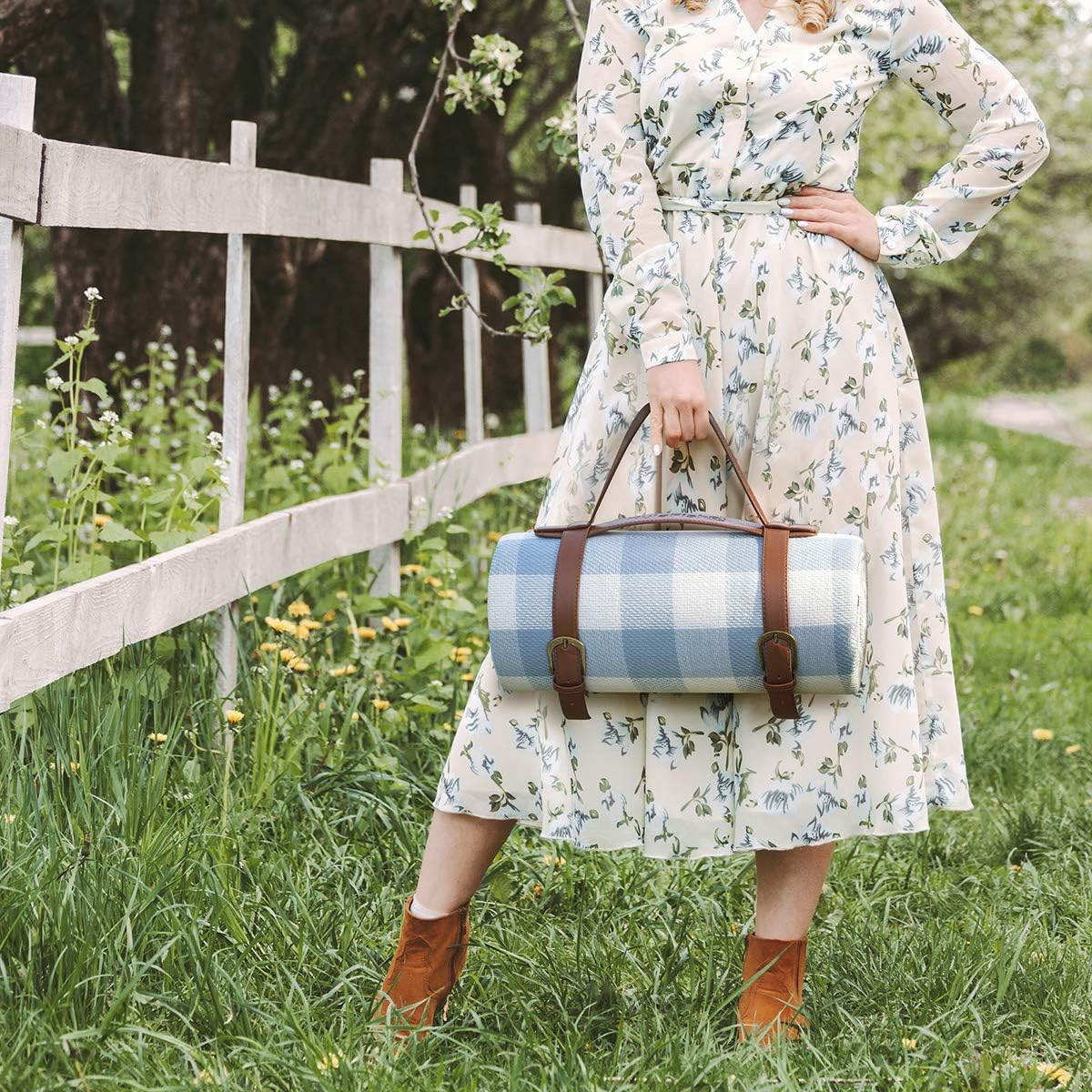 Extra Large 79 Inch X79 Inch Waterproof Picnic Blanket - 3 Layered Foldable Outdoor Picnic Mat Perfect for Park and Beach, Grass / Water Resistant - Beach Blanket / Picnic Blankets image number 3