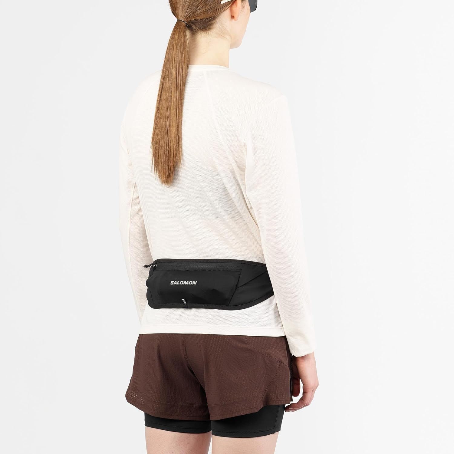 Salomon PULSE SLING BELT, Lightweight Running Belt and Secure Bum Bag for Ski Snowboard, Travel, and Outdoor Sports image number 4