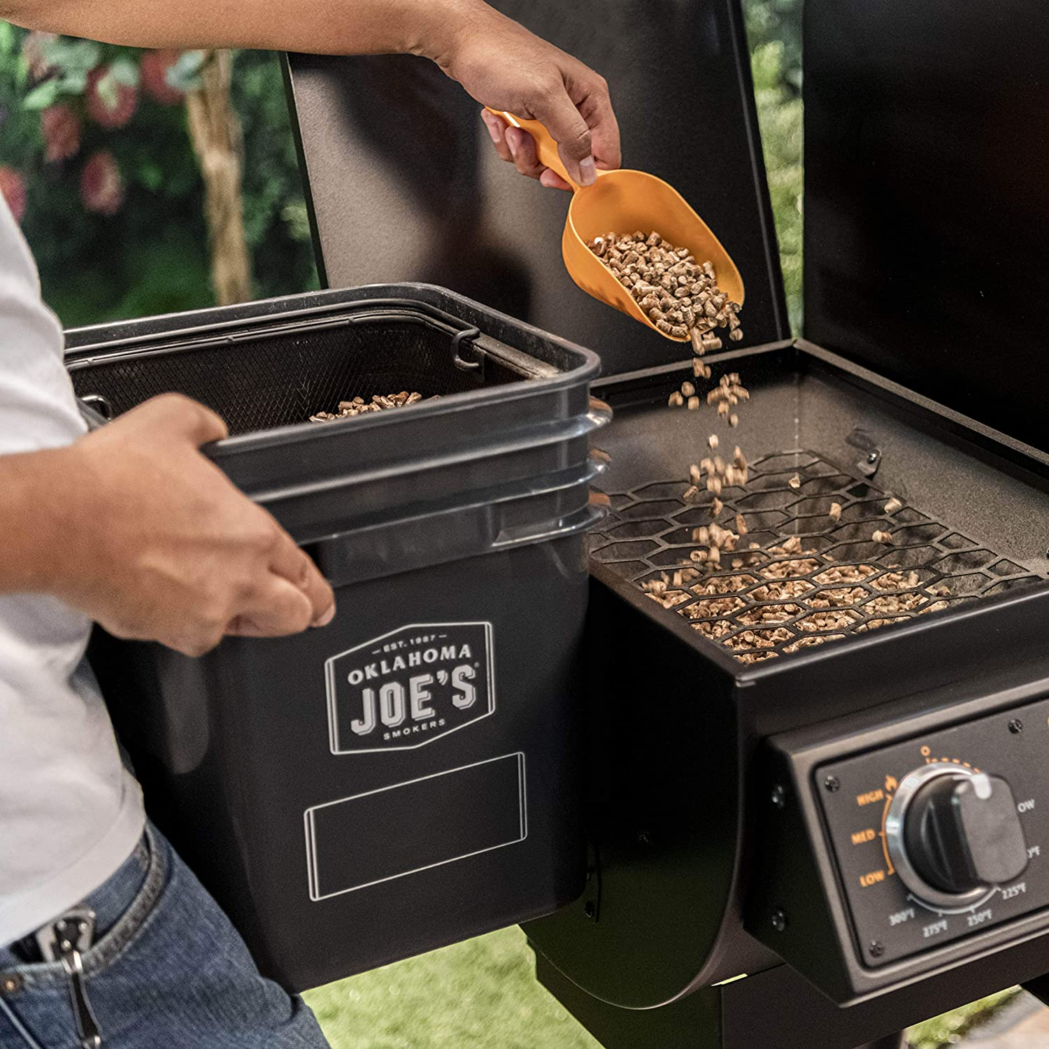 Oklahoma Joe'S 5159038W01 Pellet Bucket Kit, Black image number 2