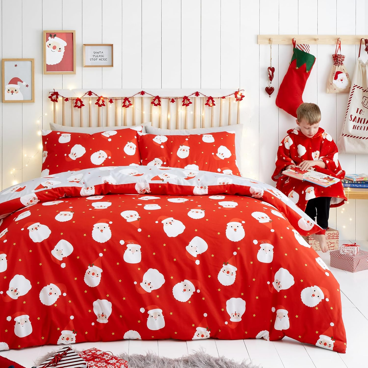 Fusion - Happy Santa Claus Duvet Cover - King Bedding Size (230 X 220Cm) - Reversible (2 Colours) 2X Pillowcases Included - Easy Care Red Christmas Bedding with Father Christmas - Christmas Decor image number 6
